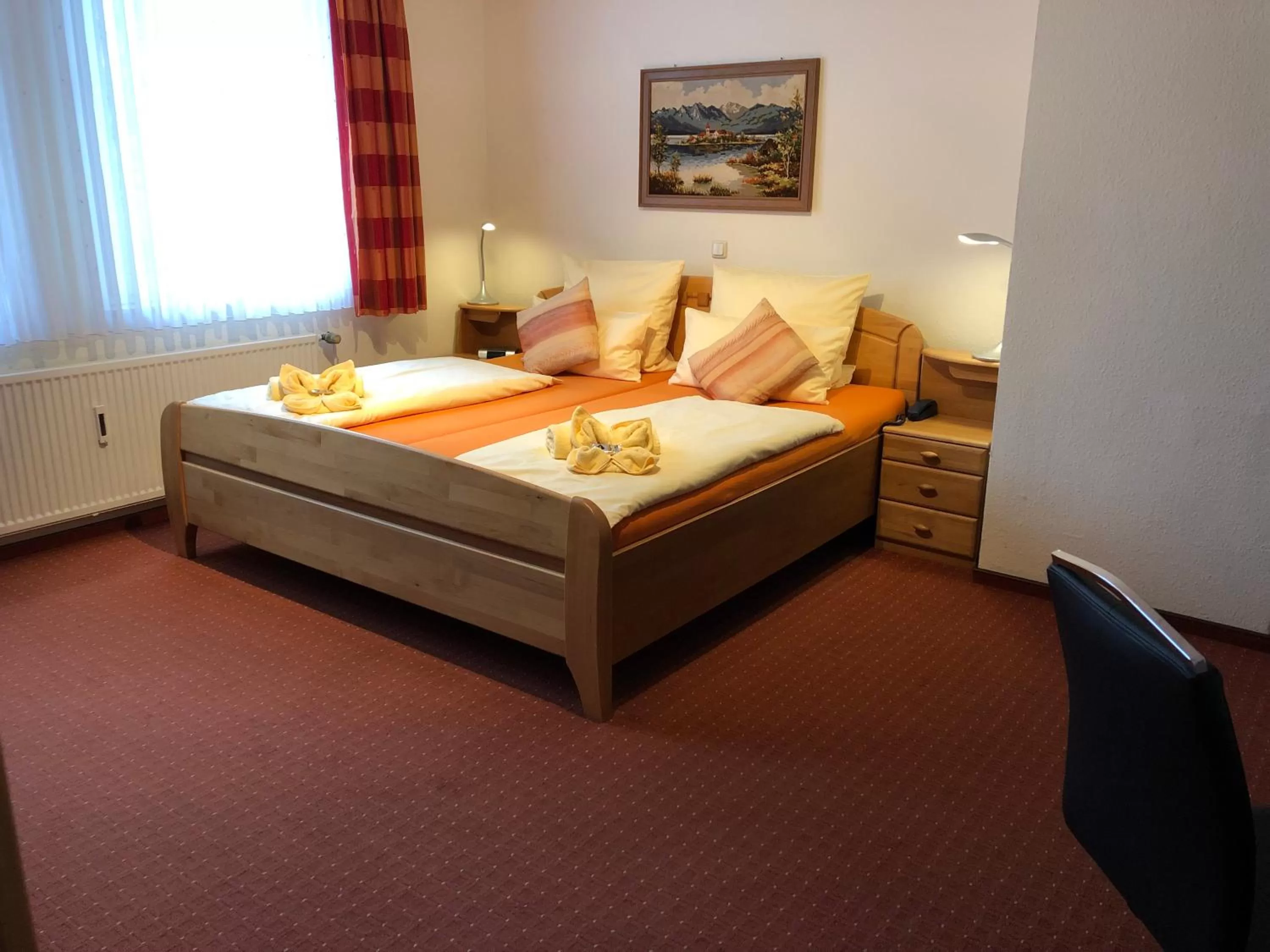 Photo of the whole room, Bed in Heidekönig Hotel Celle