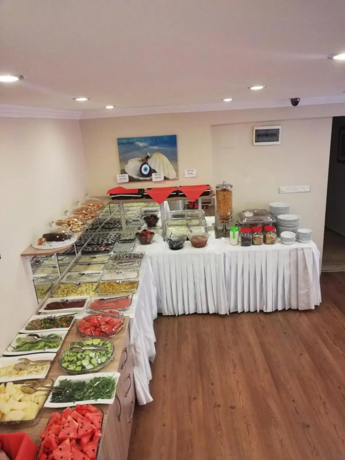 Breakfast in Hotel Crowded House