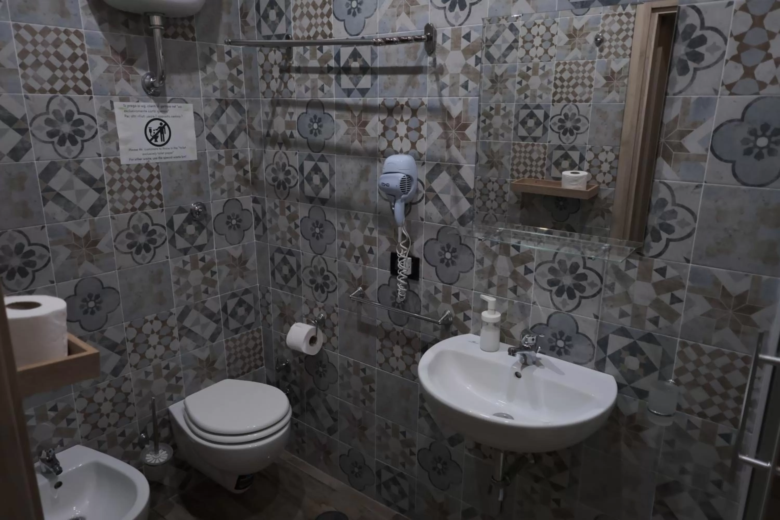 Toilet in Royalty Rooms & Spa