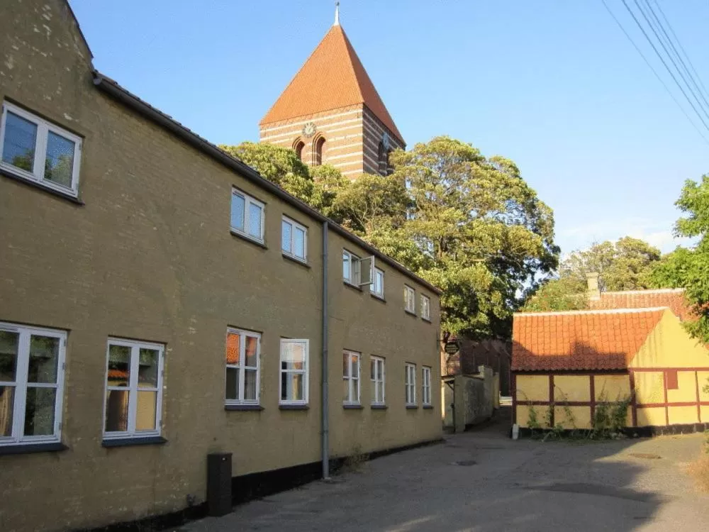 Property Building in Motel Stege