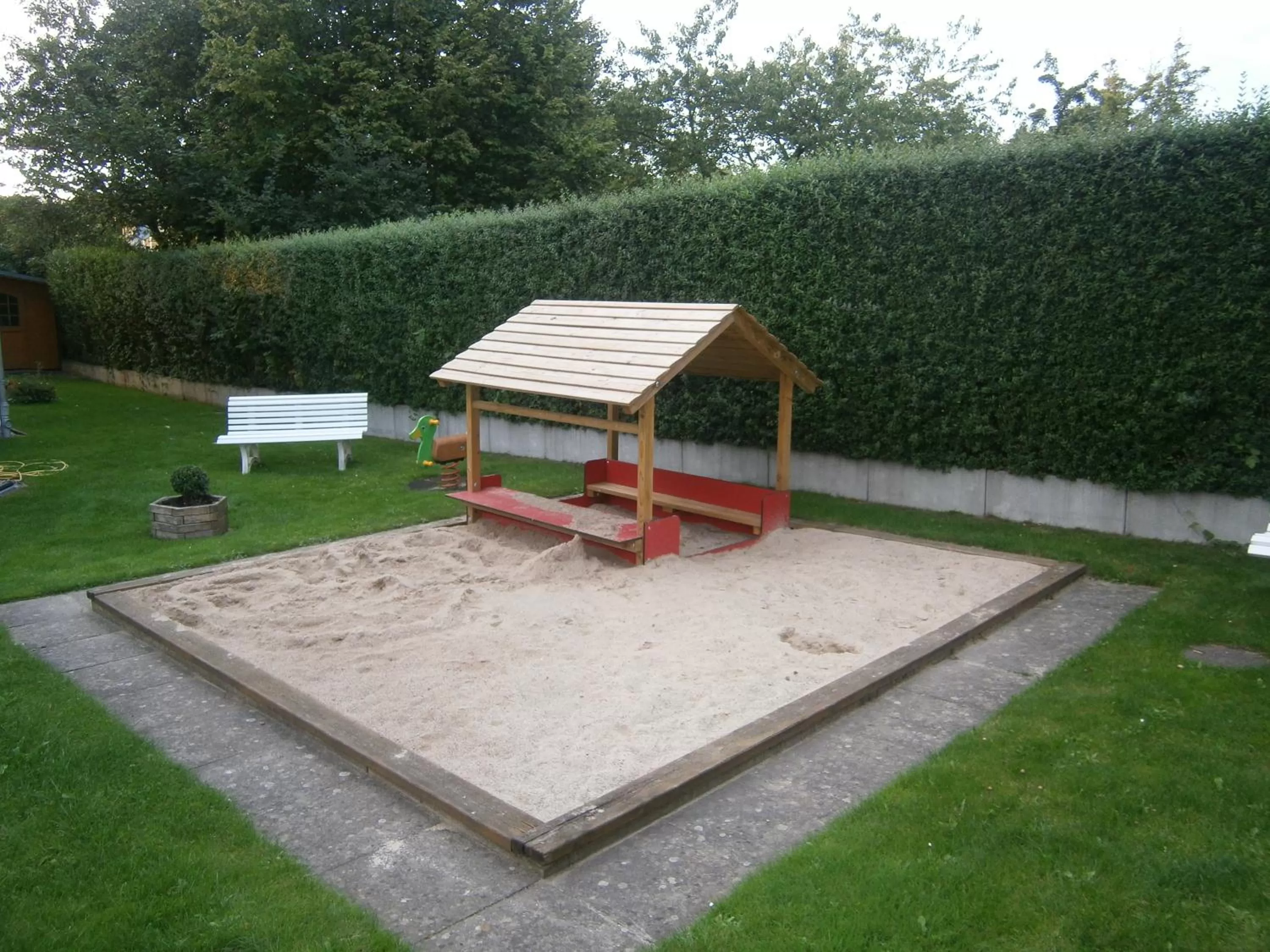 Garden, Children's Play Area in Apartmenthaus Binzer Sterne