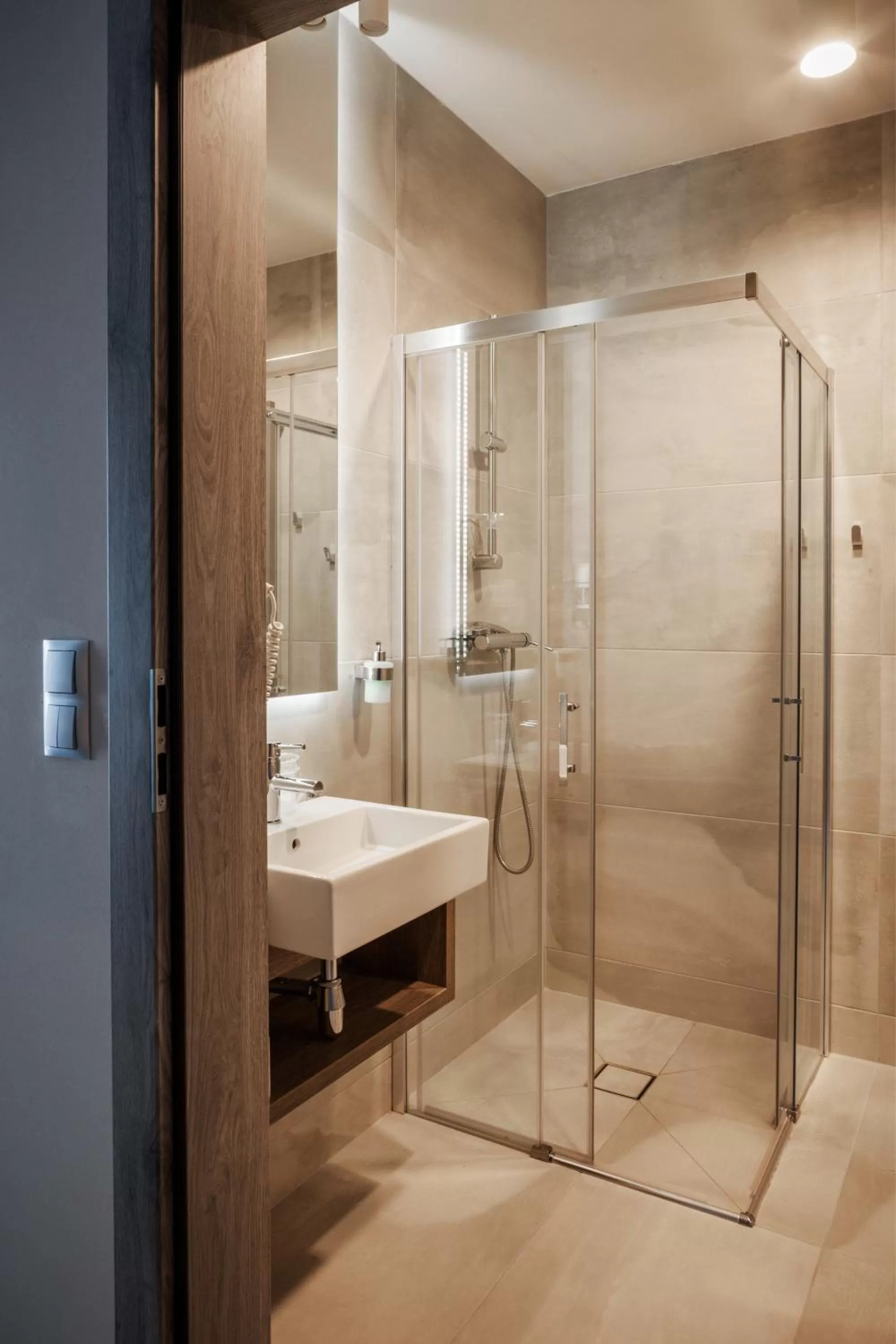 Shower in Max Health Resort SPA