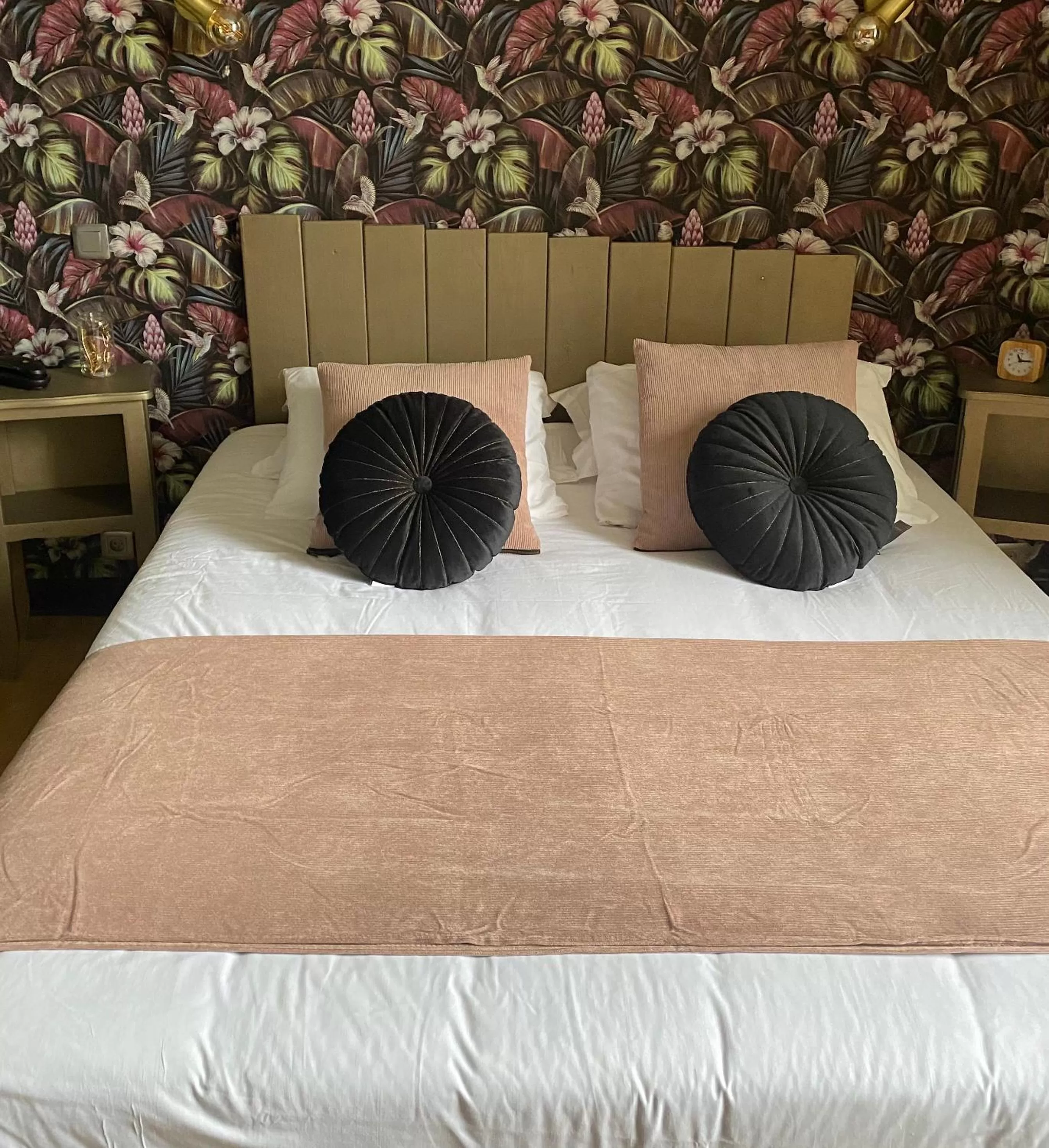 Bed in Logis Hôtel Le Cygne