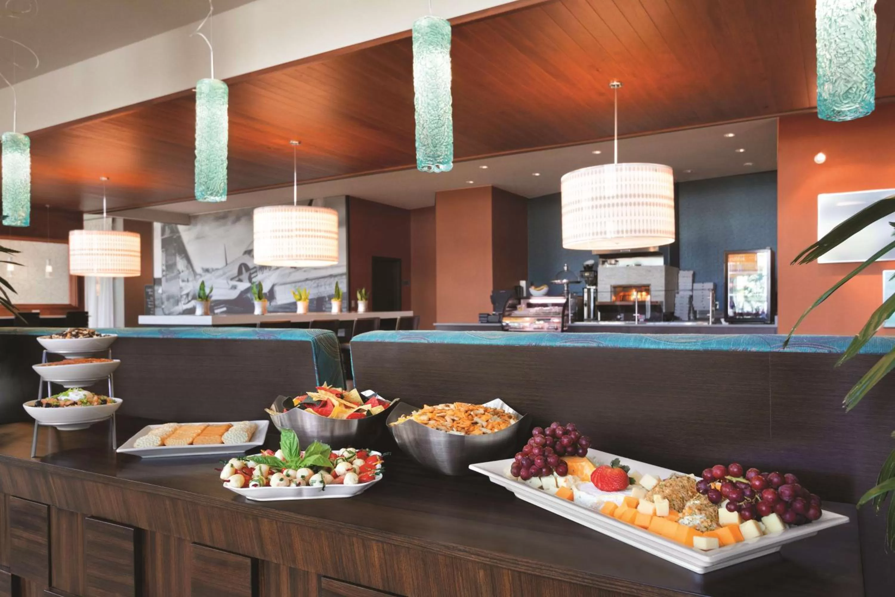 Restaurant/places to eat in Embassy Suites by Hilton Knoxville West