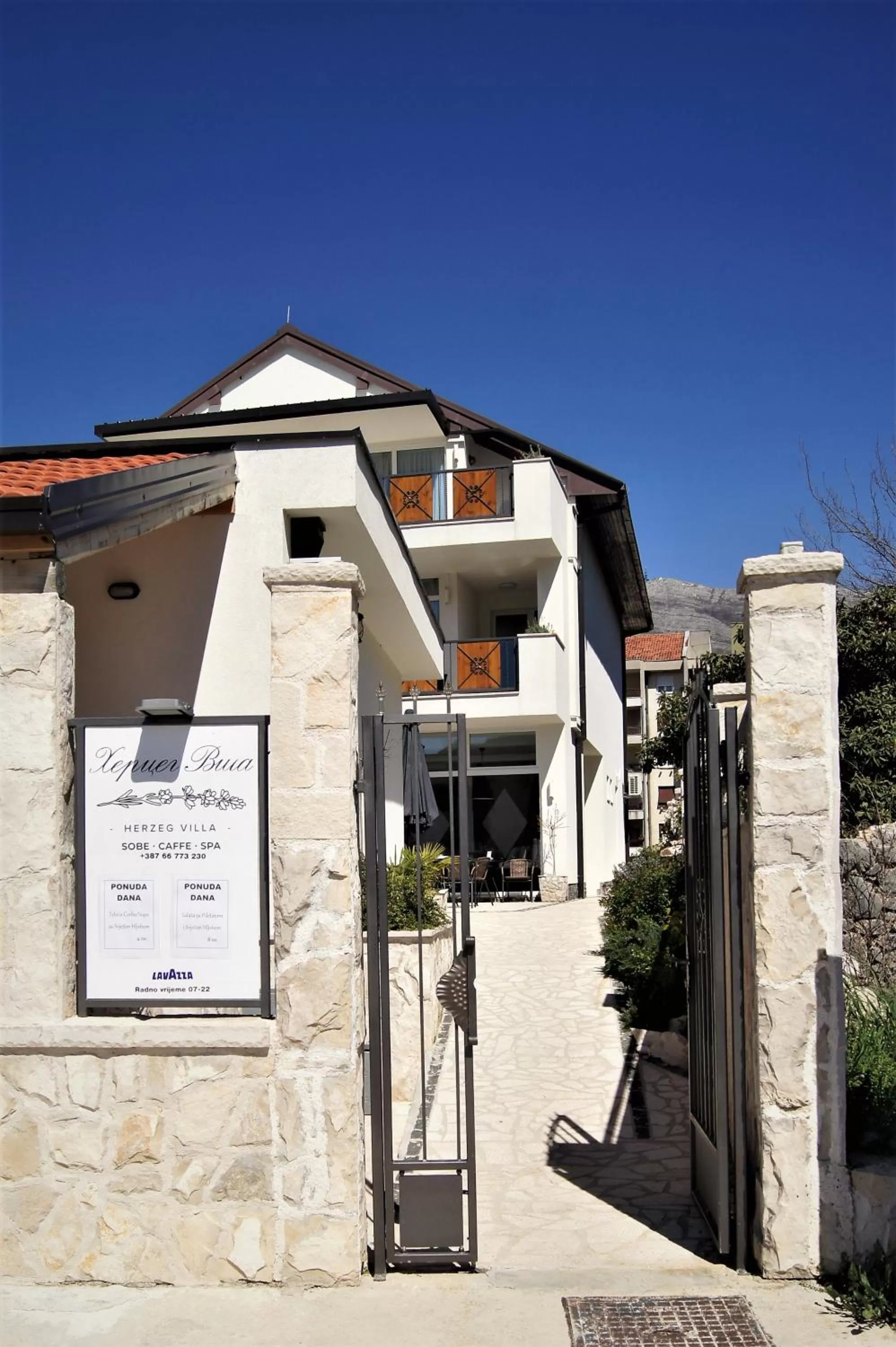 Property building in Herceg Vila