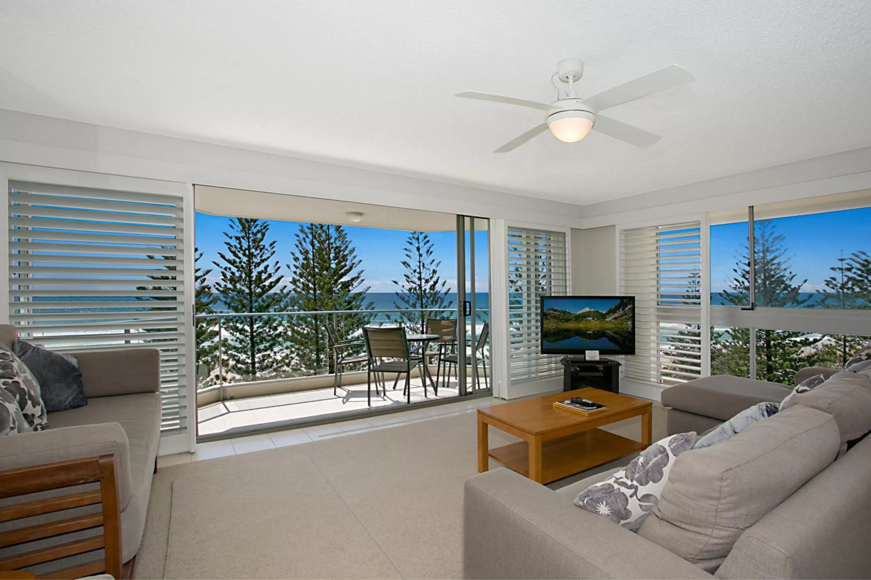 Living room in Solnamara Beachfront Apartments