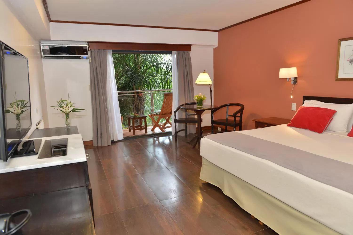 Photo of the whole room, Bed in Hotel Saint George