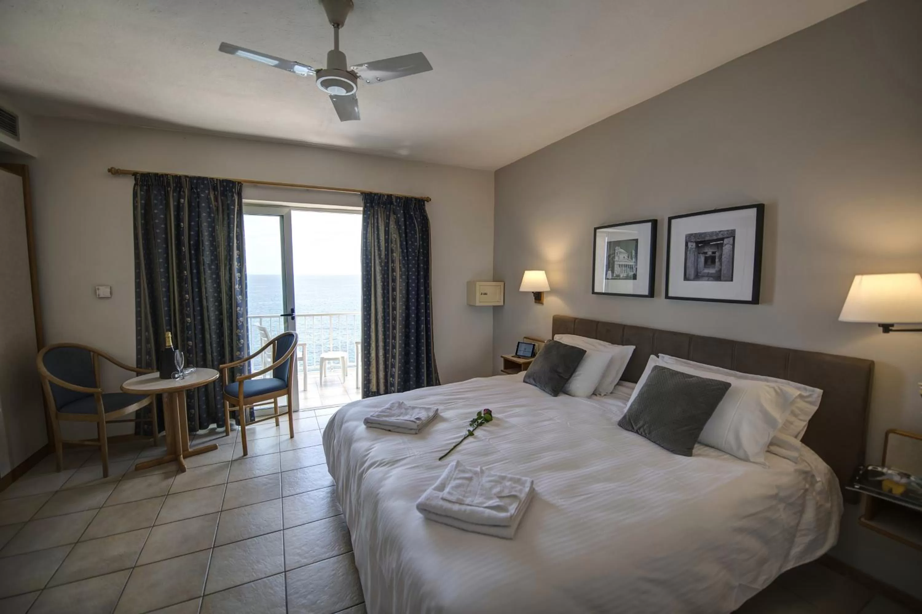 TV and multimedia, Bed in Sliema Chalet Hotel