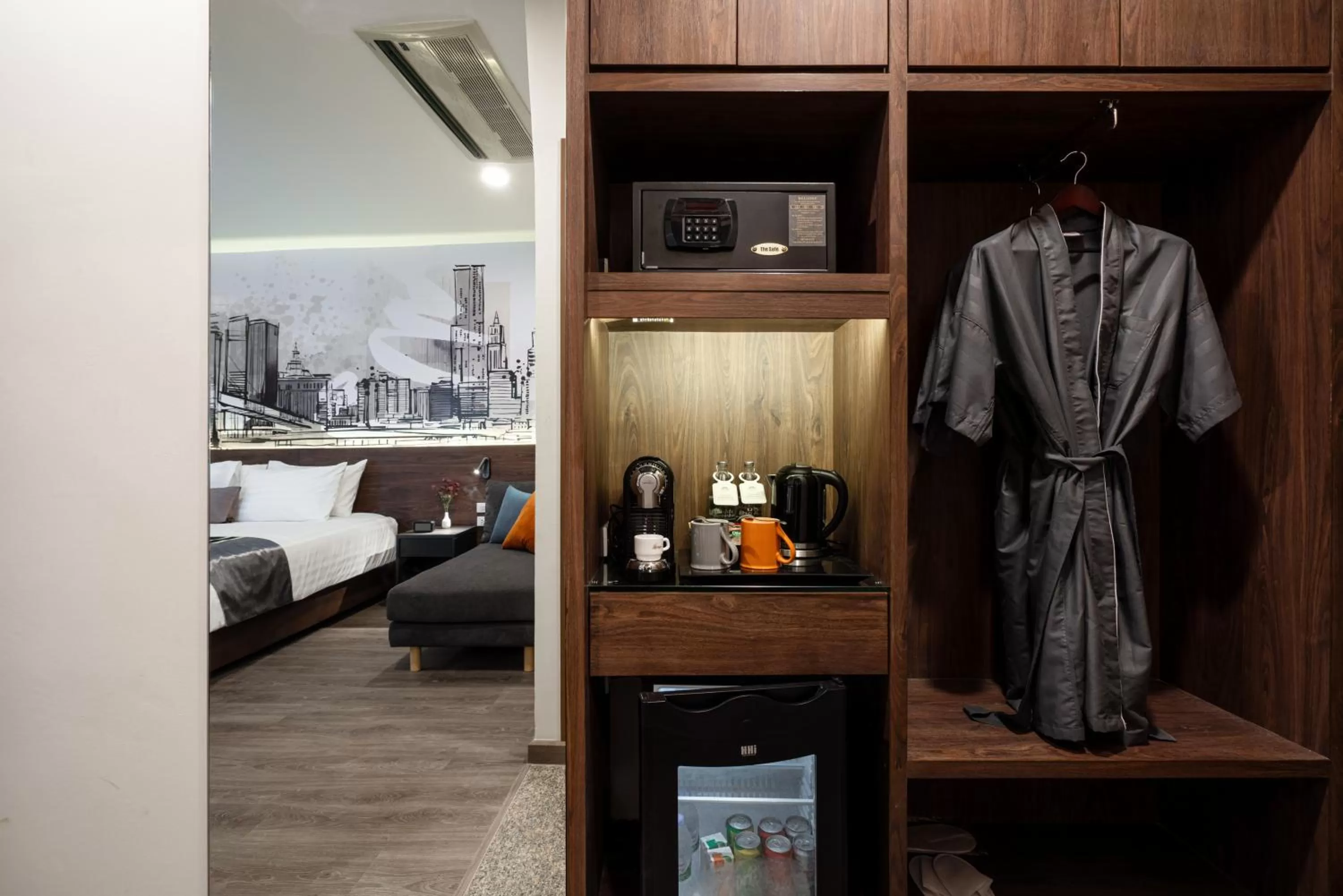 Coffee/tea facilities, Bed in Manhattan Hotel Bangkok