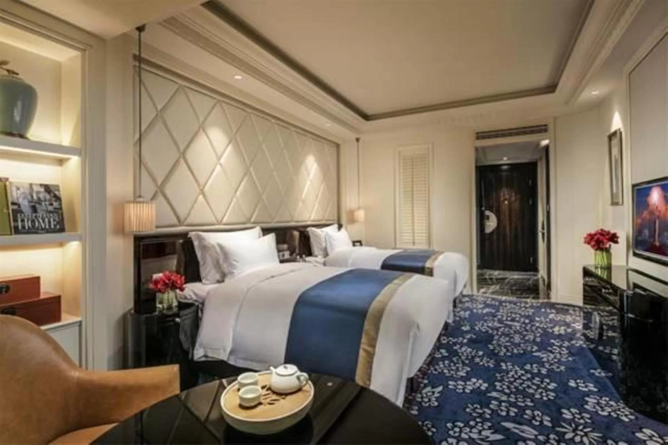 Photo of the whole room, Bed in The Pury Hotel