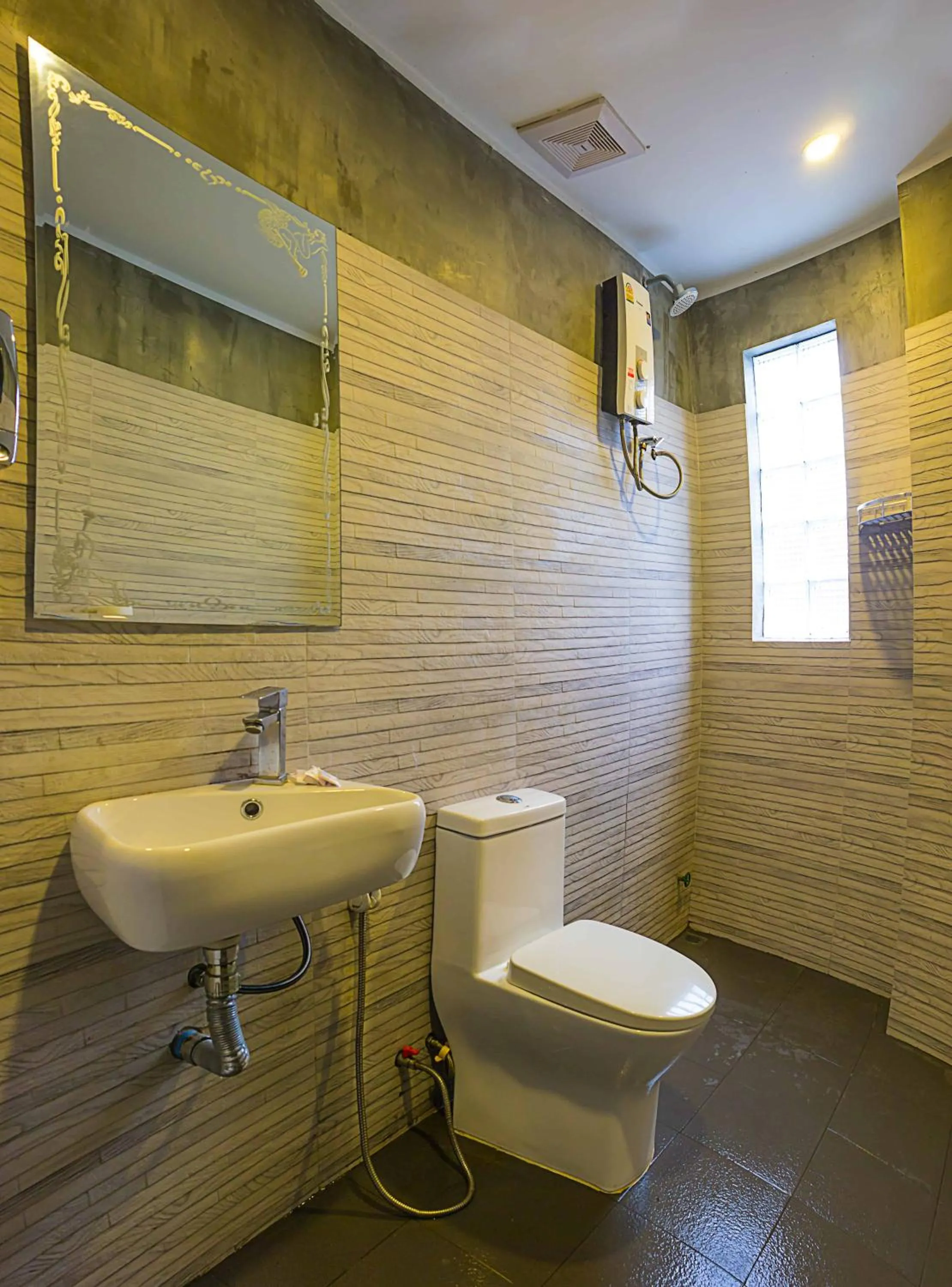 Toilet in The Funky Village