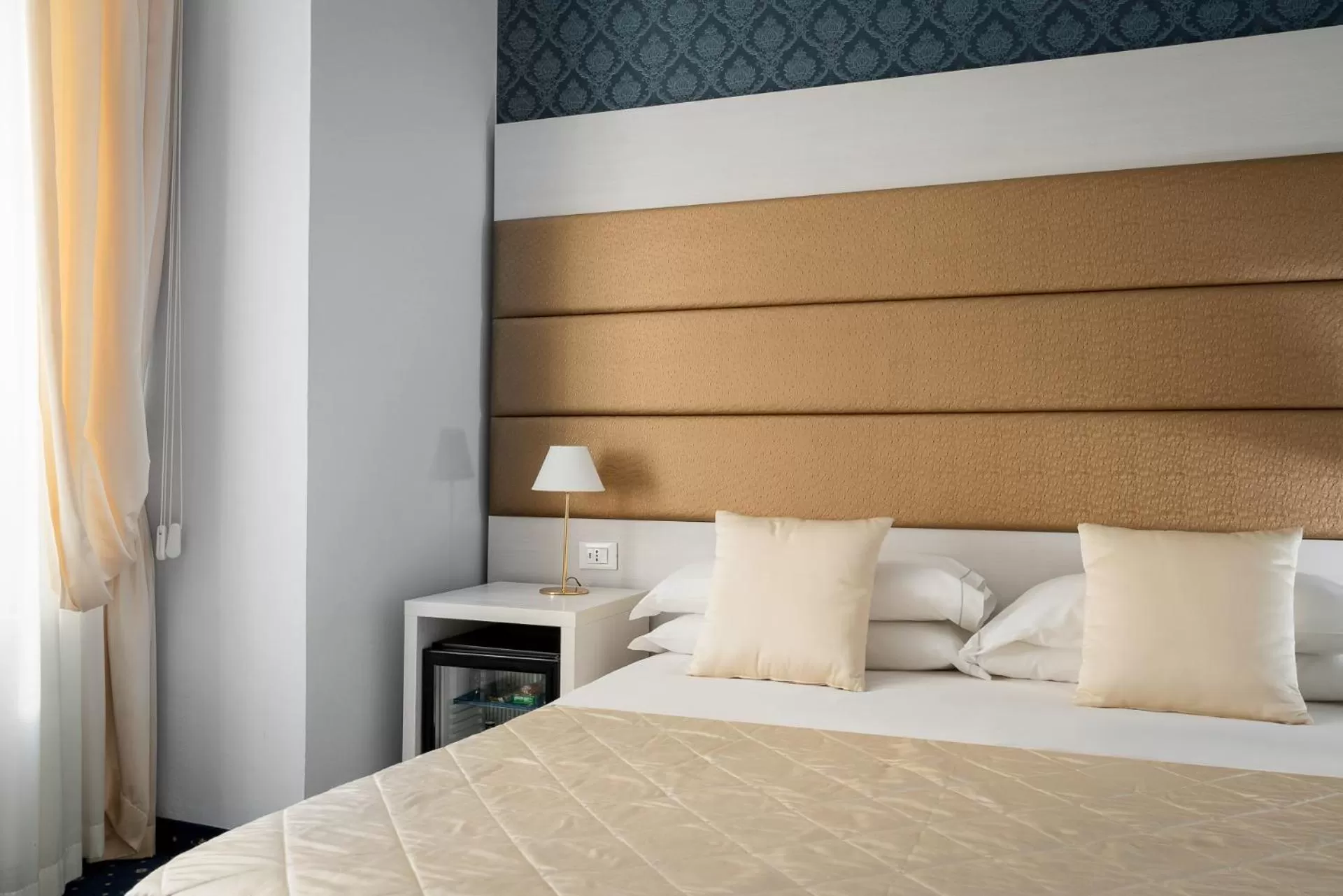 Bedroom, Bed in Albergo Rossini 1936