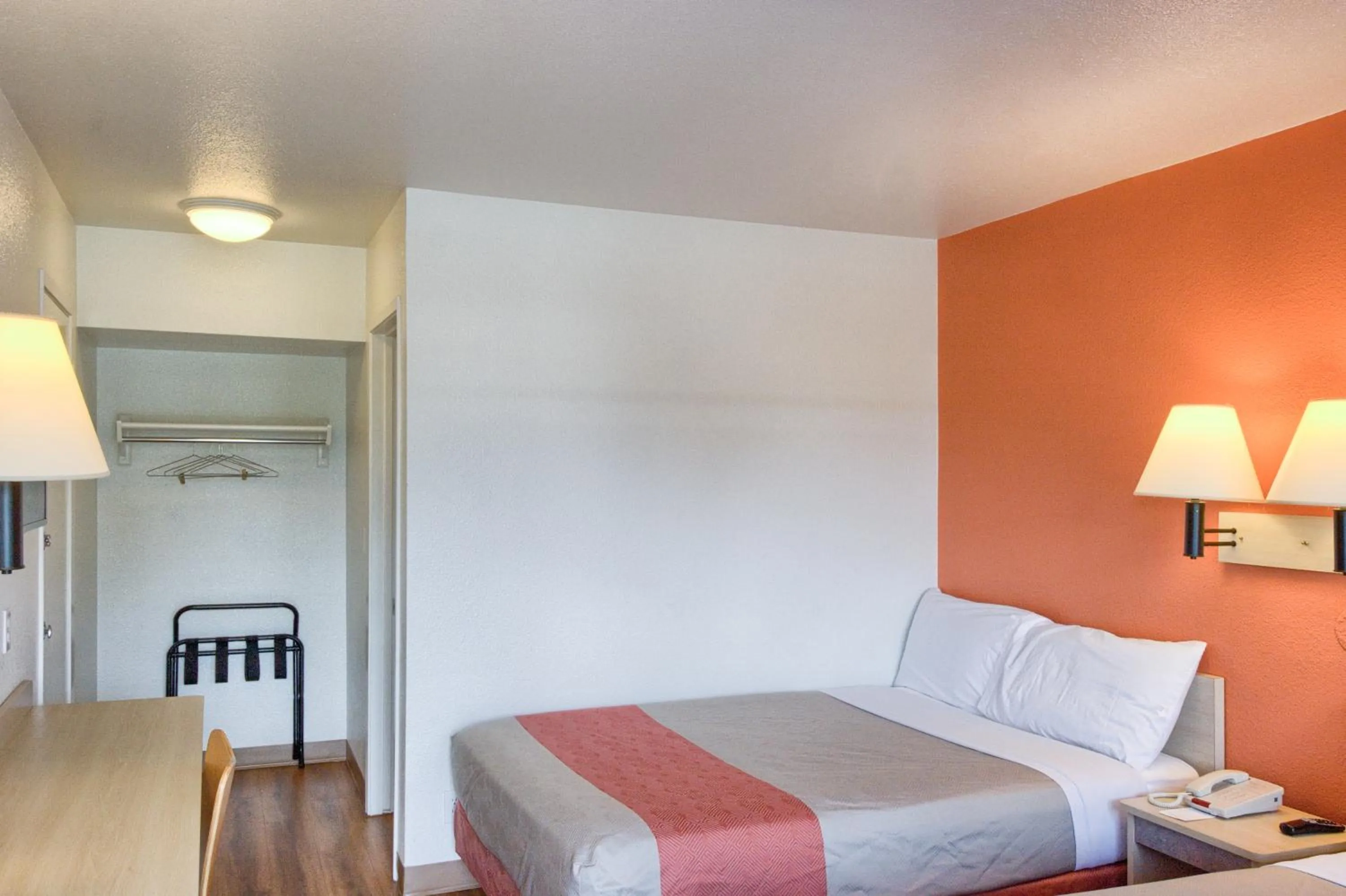 Bedroom, Bed in Motel 6-Everett, WA - North