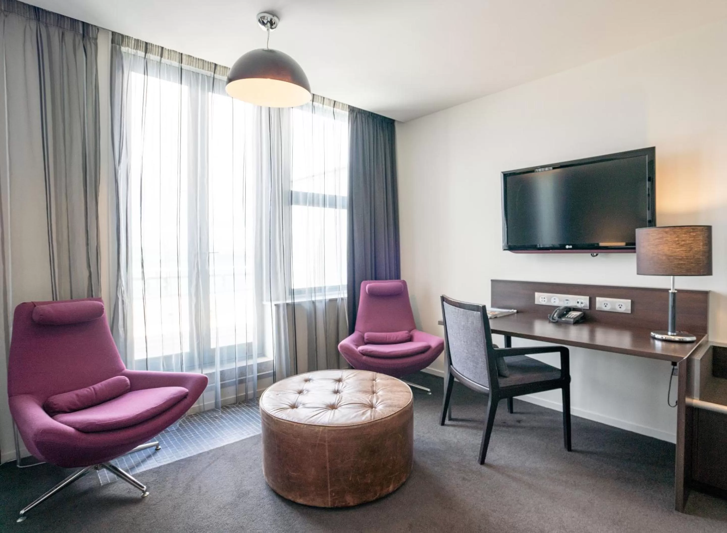 TV and multimedia in Scenic Hotel Dunedin City