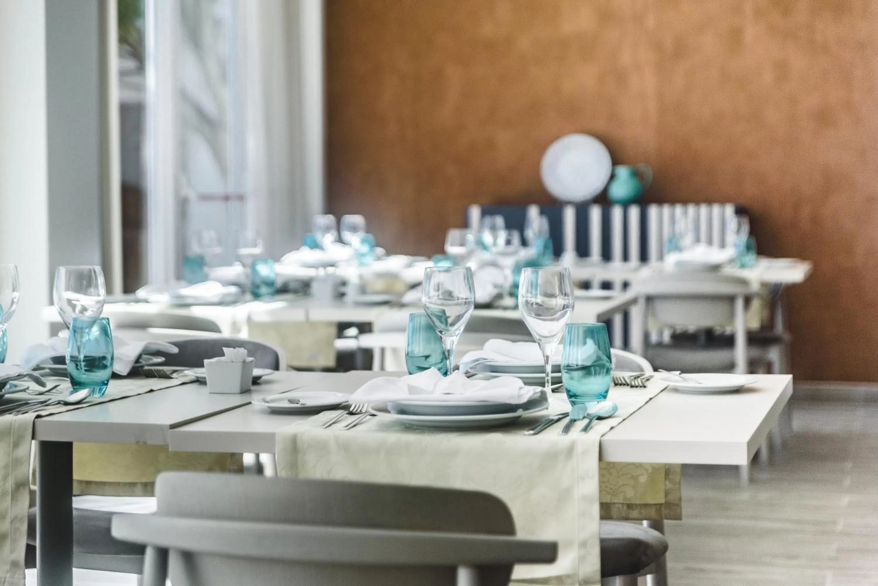 Restaurant/places to eat in MH Atlantico