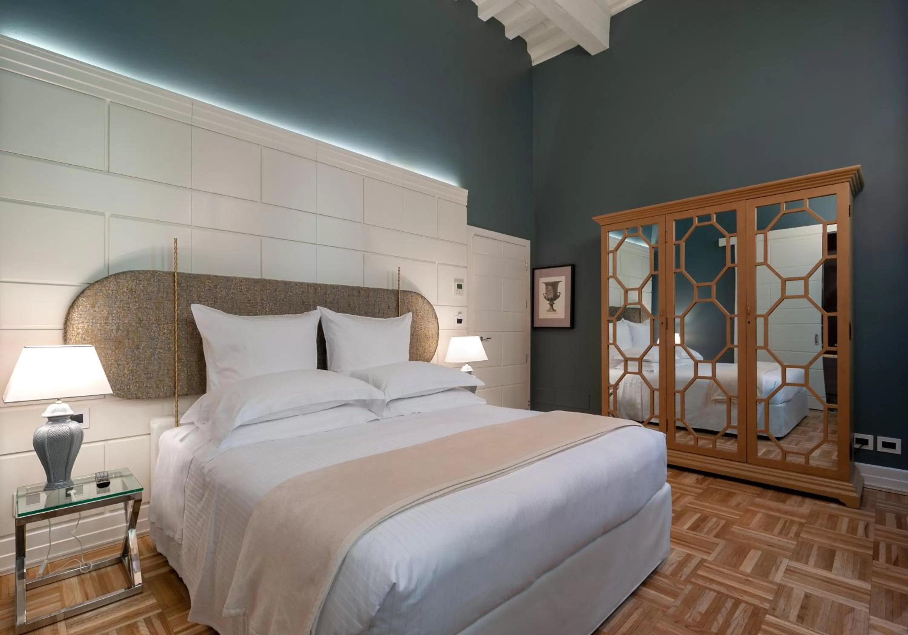 Bedroom, Bed in Hotel Number Nine