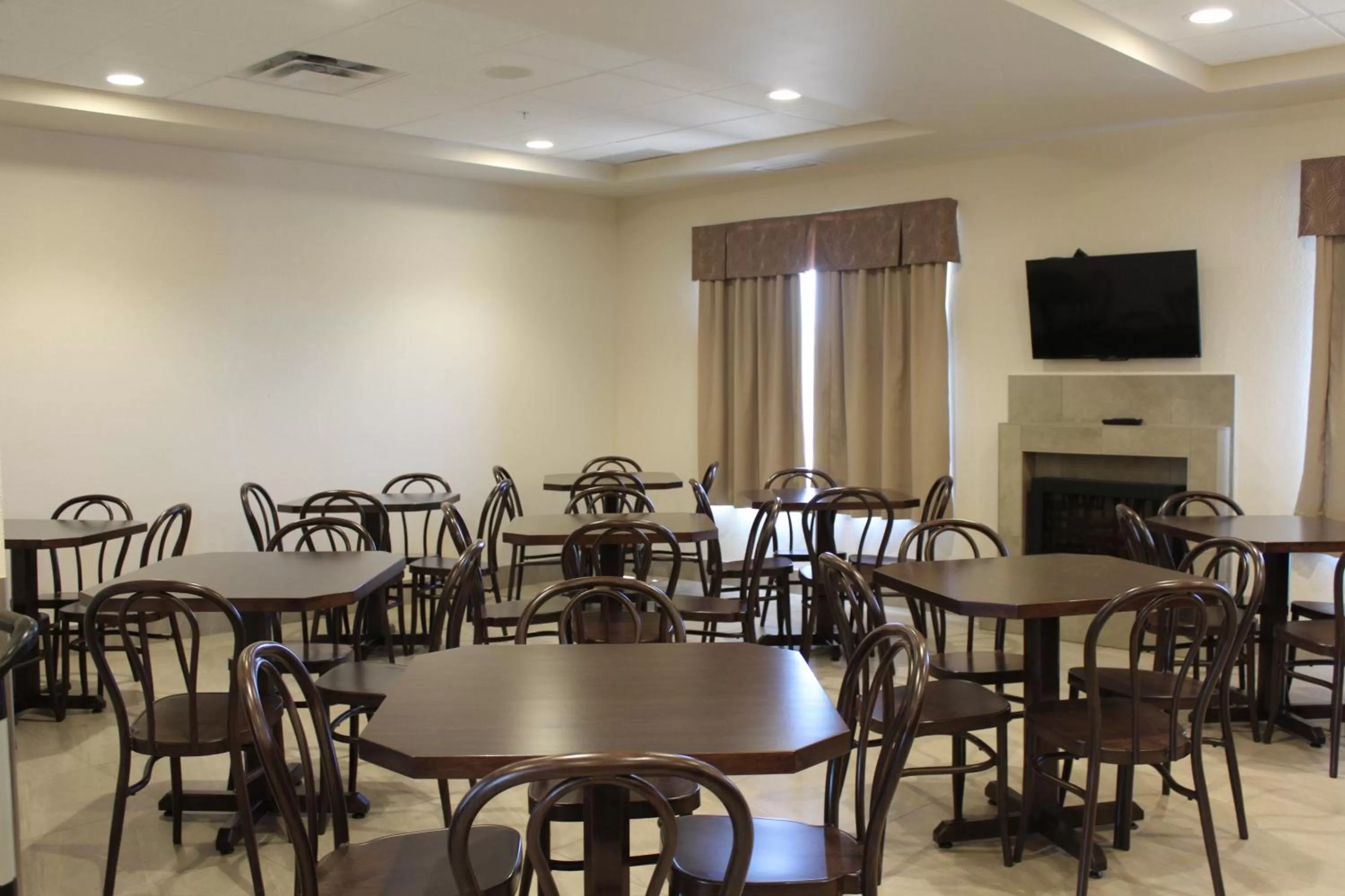 Banquet/Function facilities in Prairie Moon Inn & Suites Macklin