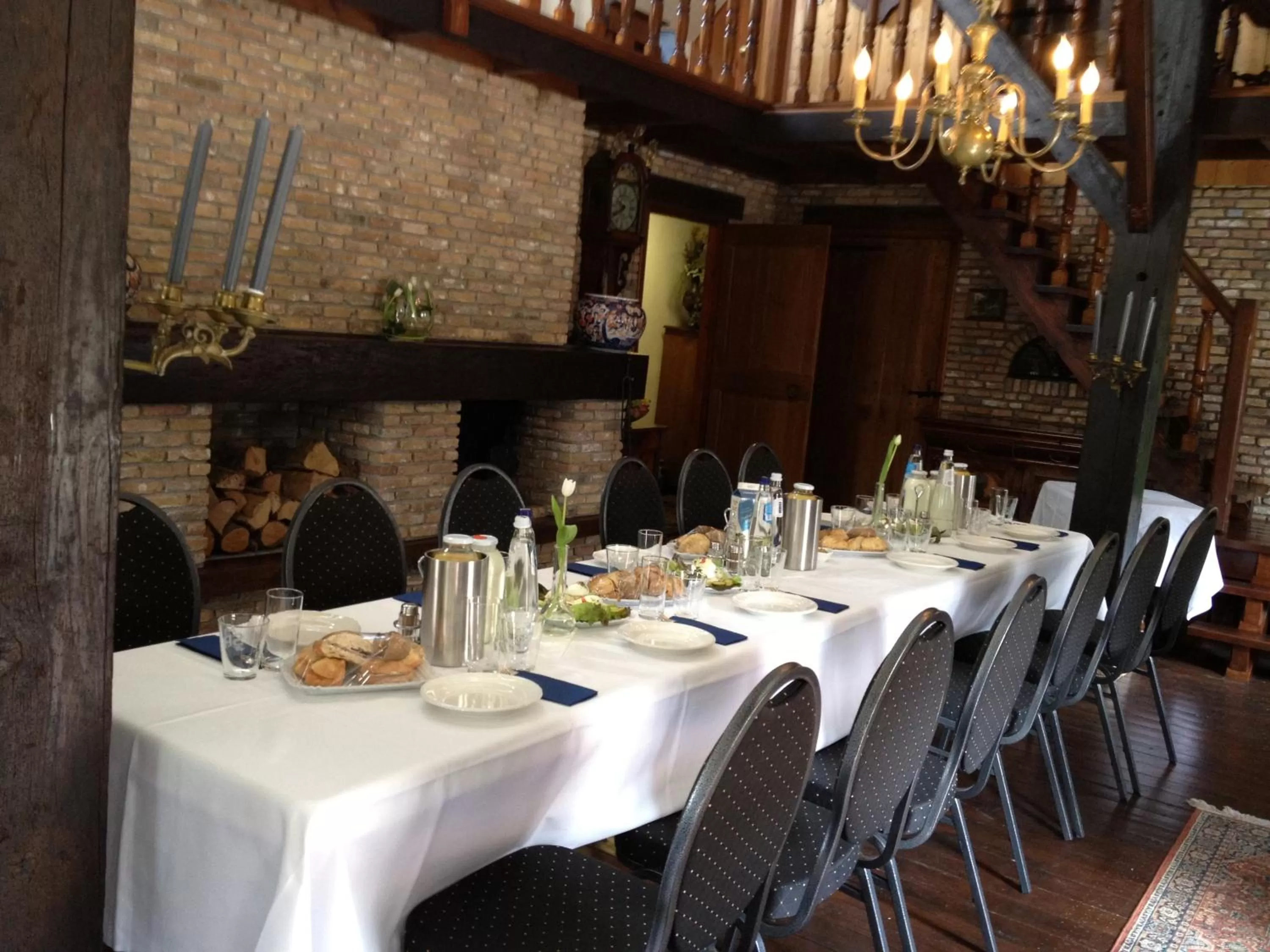 Restaurant/places to eat in De Dames Van De Jonge Hotel Restaurant