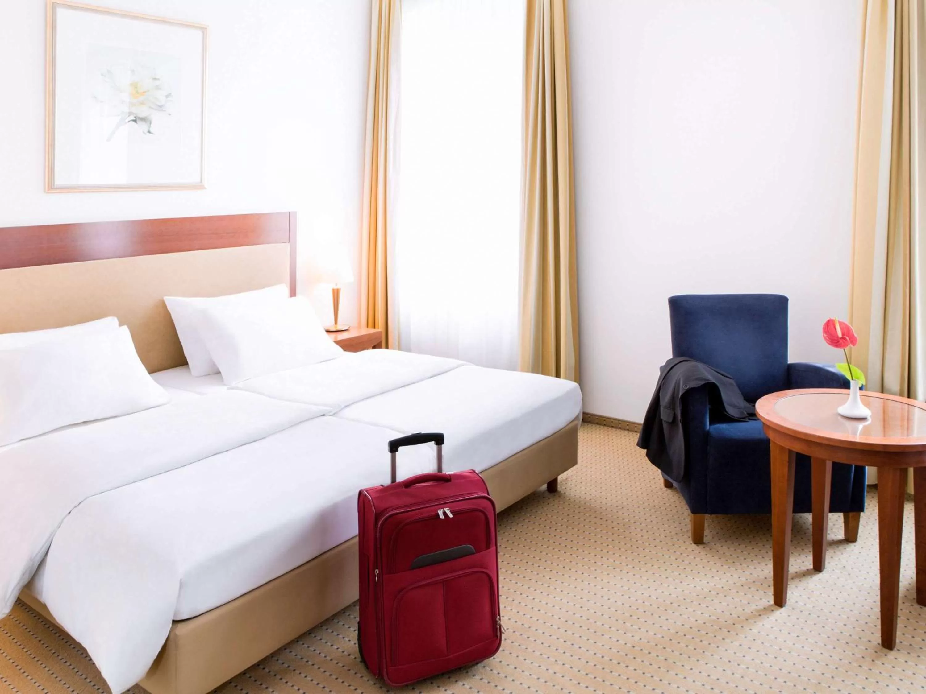 Photo of the whole room, Bed in NOVOTEL Hildesheim City