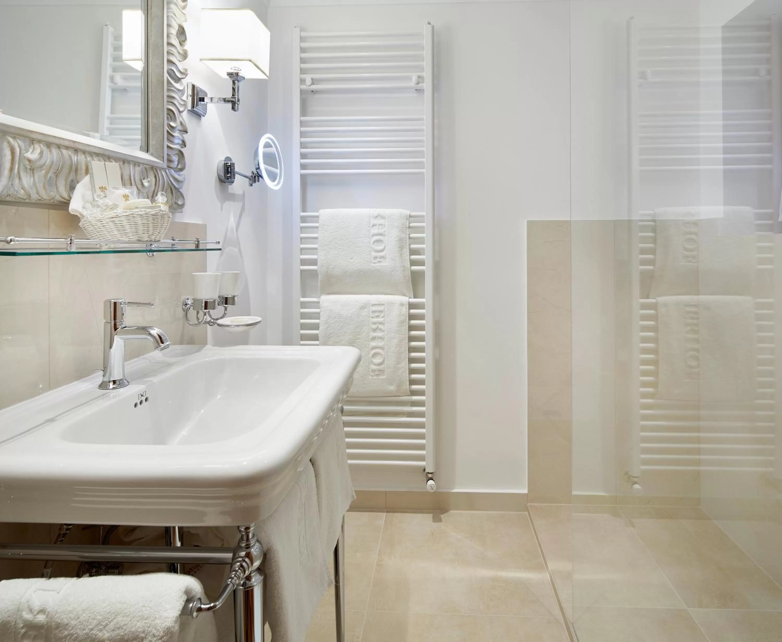 Bathroom in Landsitz Römerhof - Hotel Apartments