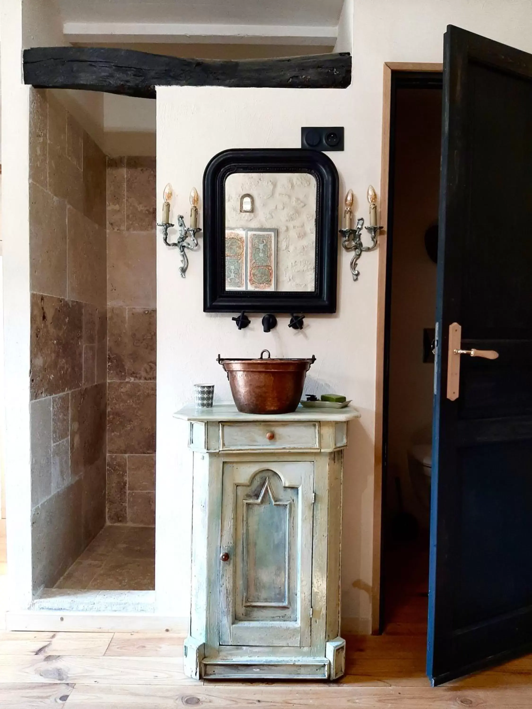 Double Room King size bed with Pool View in Aux Tuileries Nord Double Room King size bed with Pool View in Aux Tuileries Nord