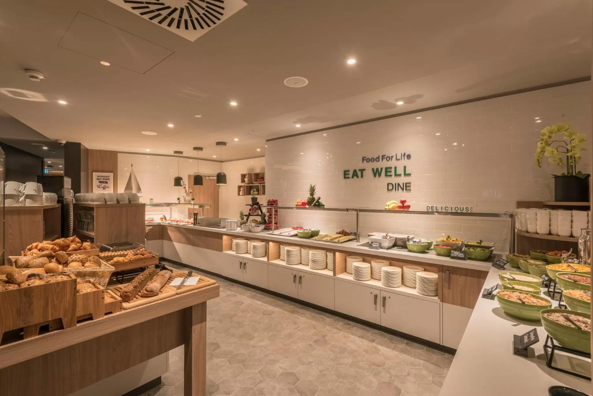 Breakfast in Holiday Inn - Hamburg - Berliner Tor by IHG