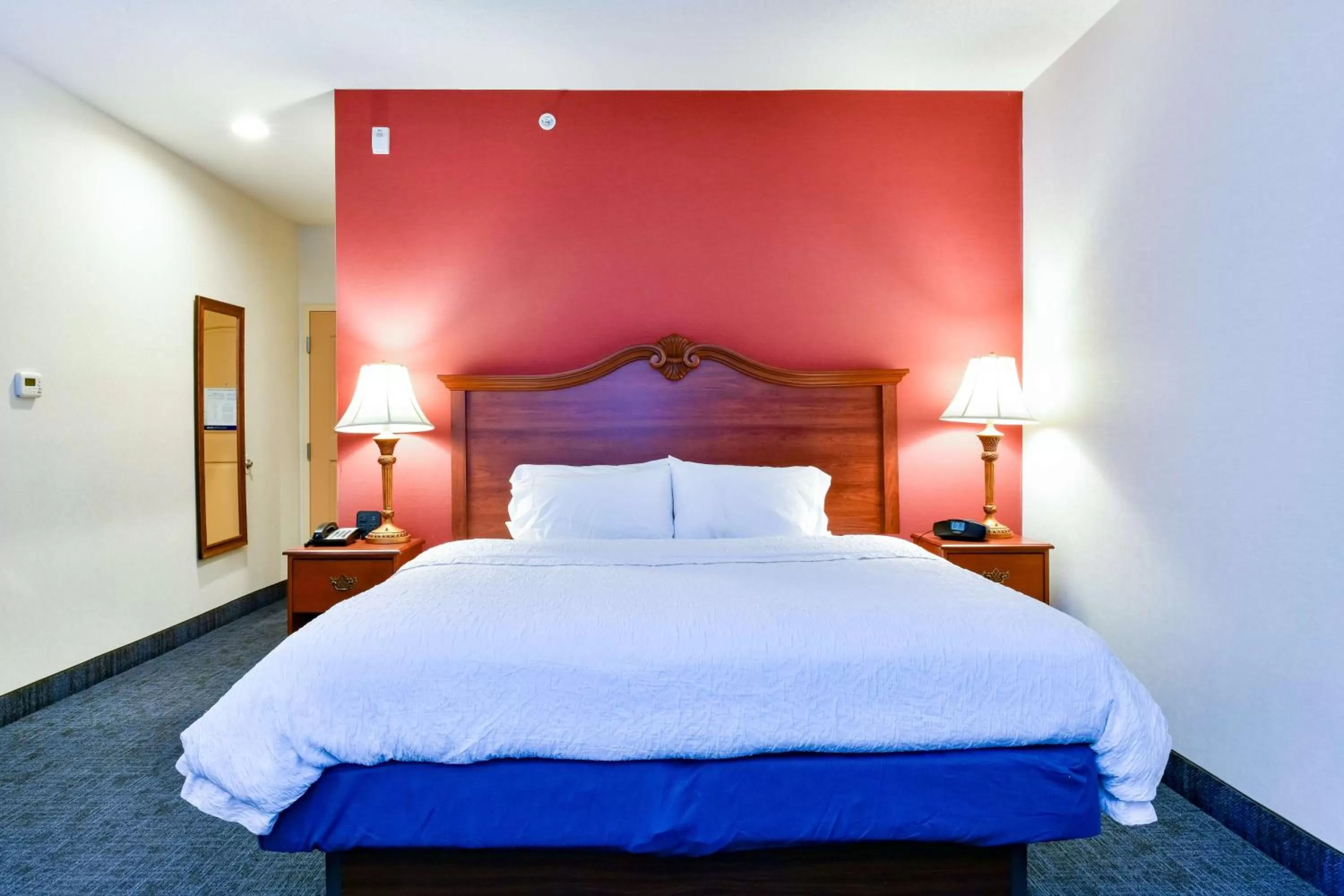 Bed in Hampton Inn & Suites Pittsburg