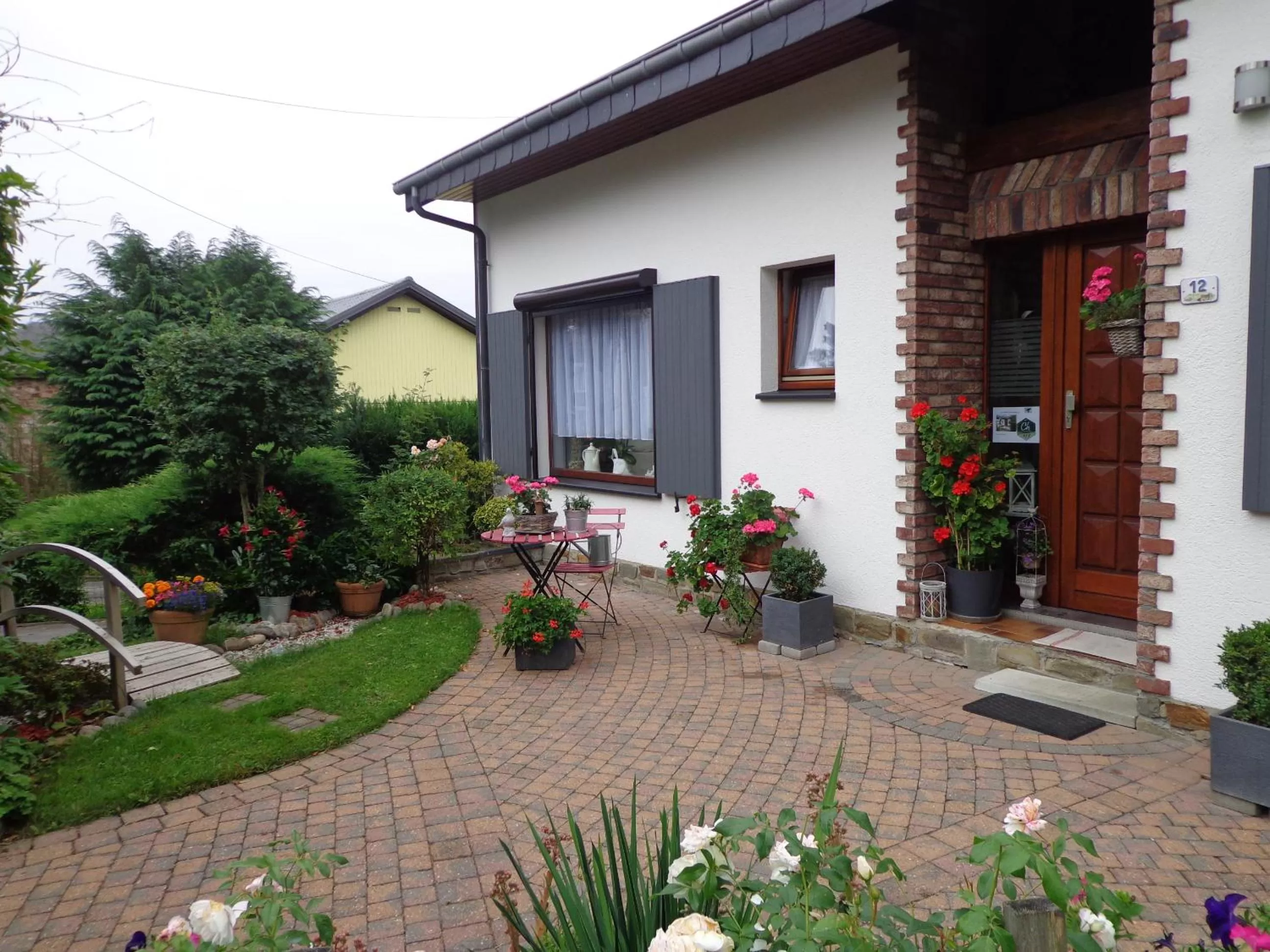 Facade/entrance in Le Chant du Merle