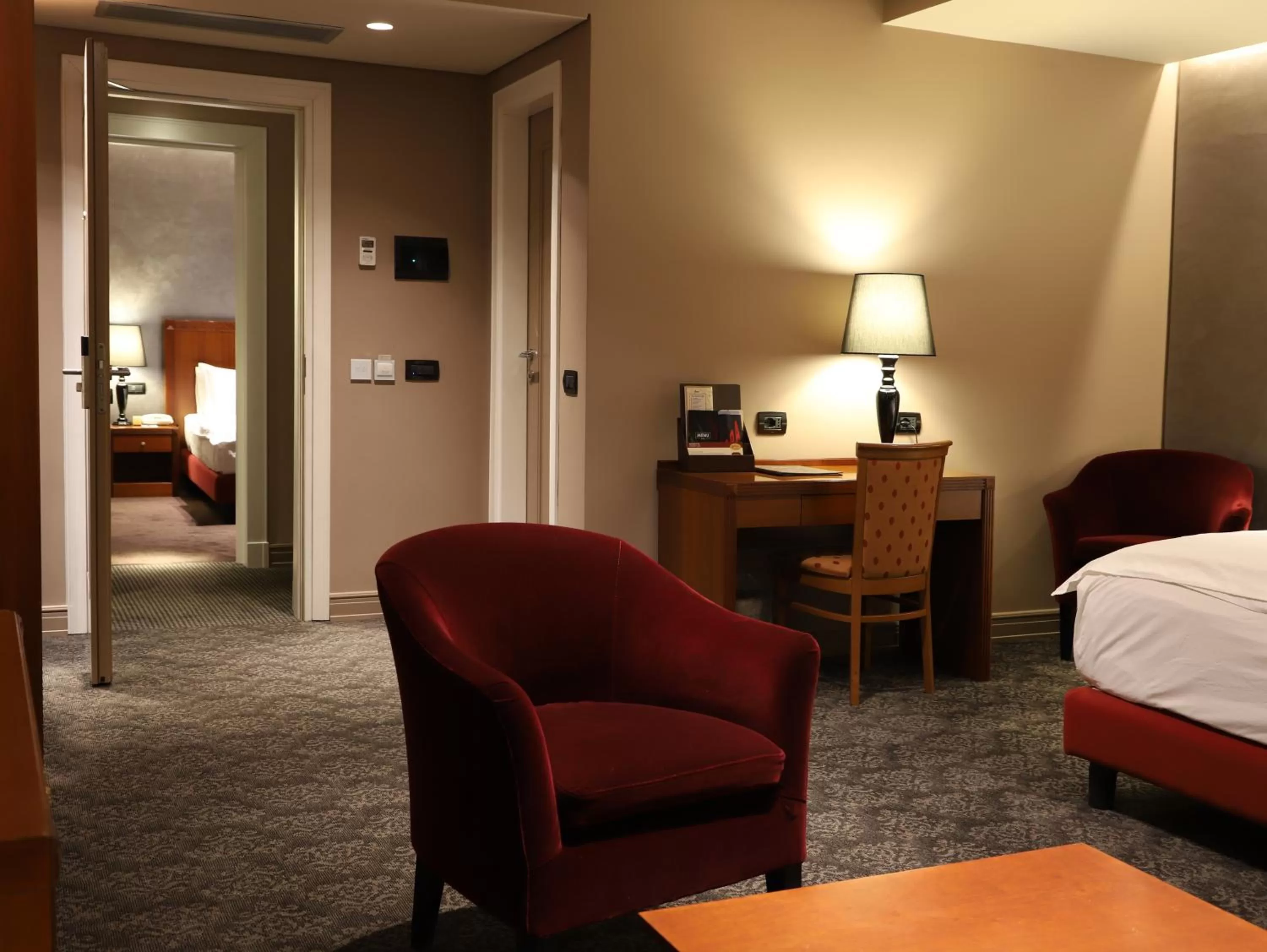 Bedroom, Bed in Mondial Hotel