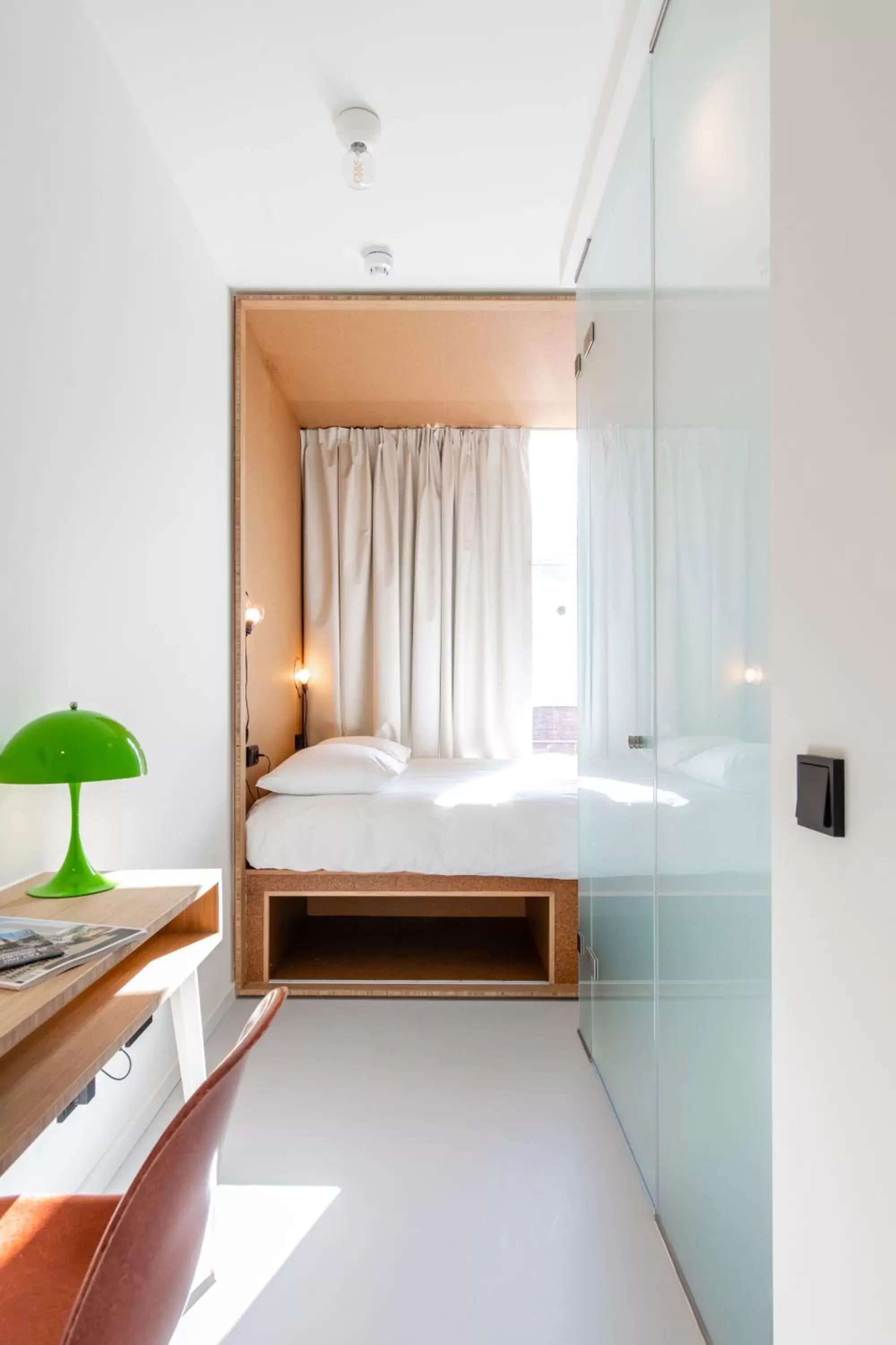 the bellhop the bellhop