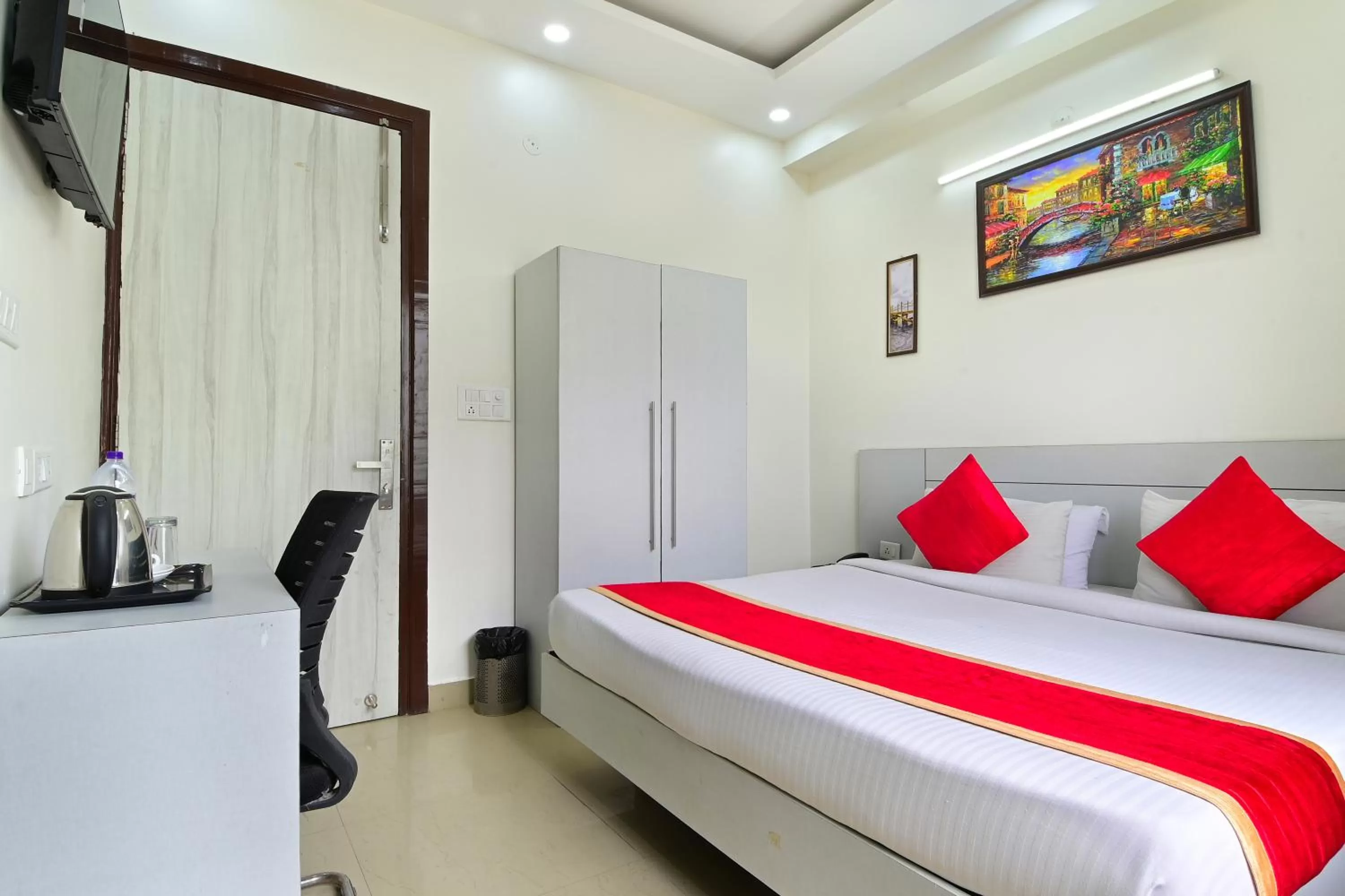 Bedroom, Bed in The Vertigo