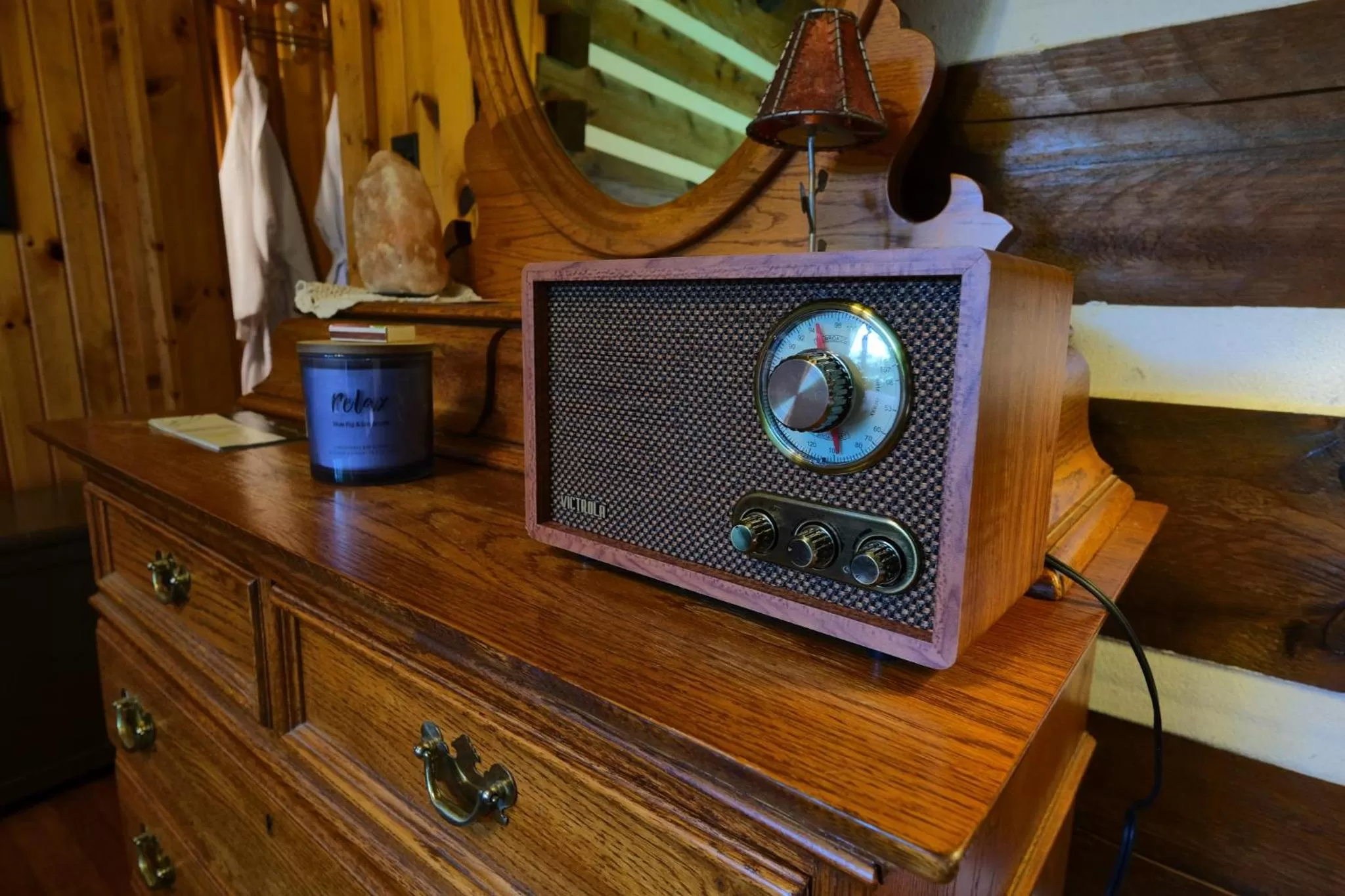 TV/Entertainment Center in Creekwalk Inn Bed and Breakfast with Cabins