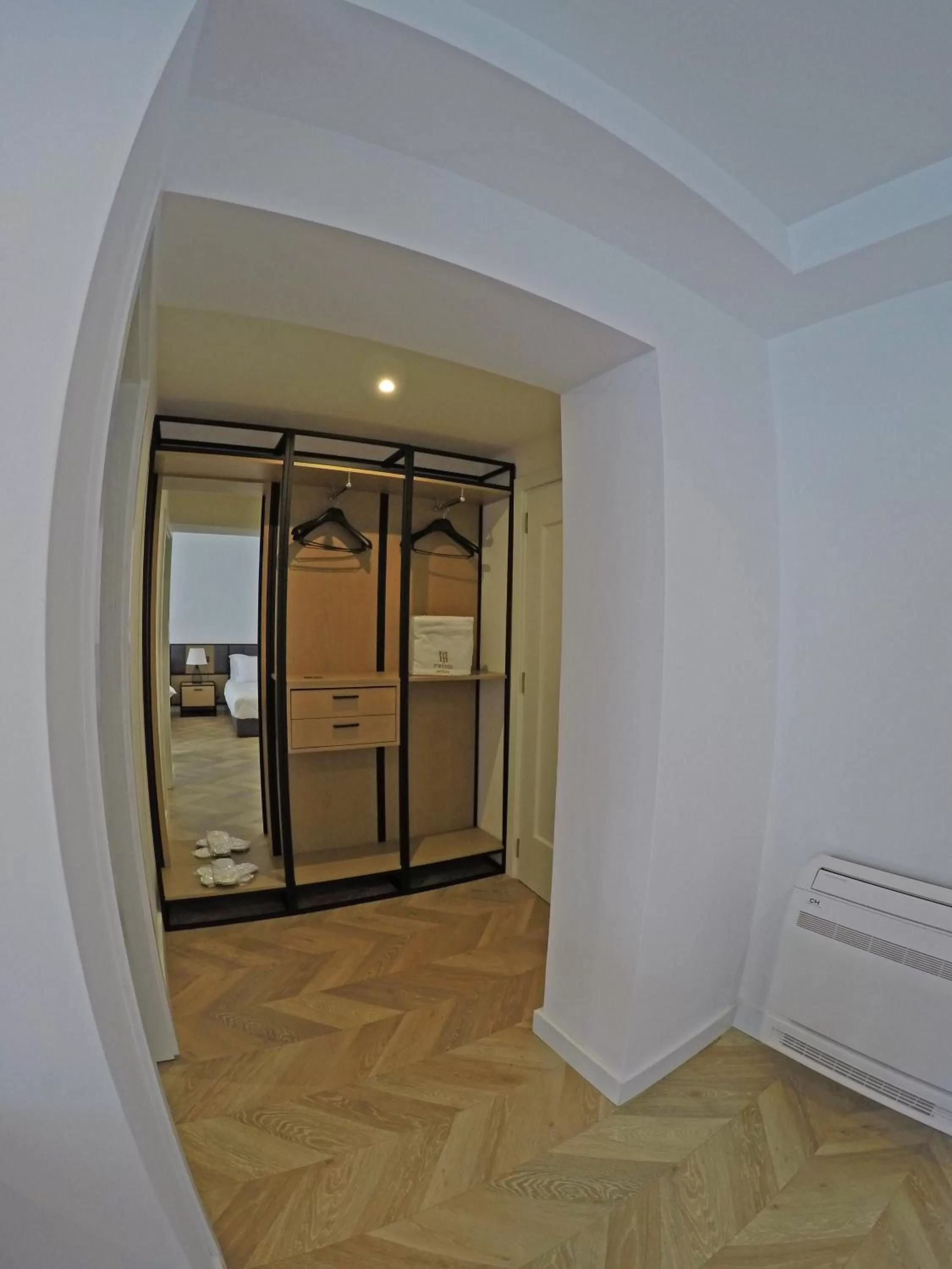 wardrobe, Bathroom in Prime Hotel