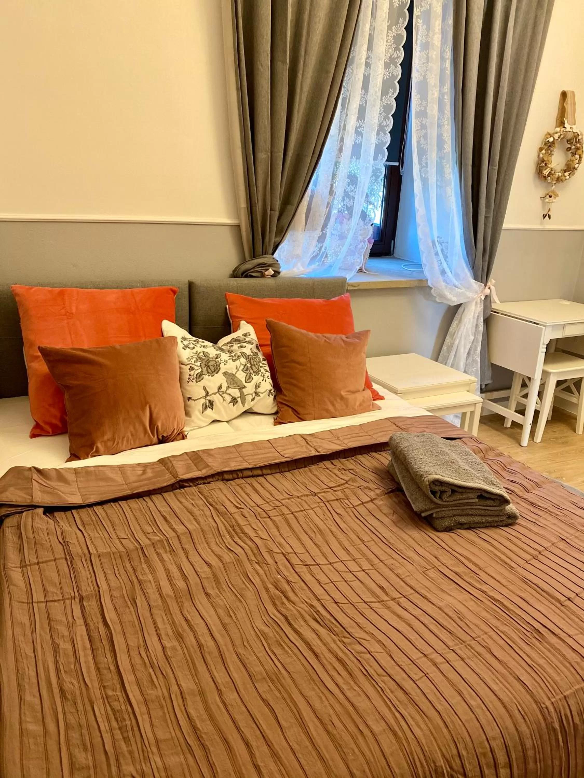 Bed in Pokoje w Starej Karczmie - by Upstairs