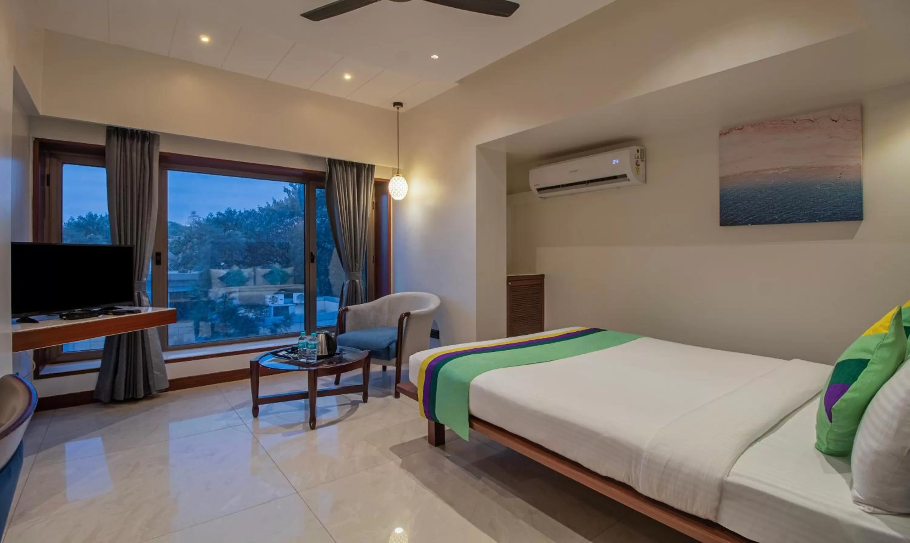 Bed in Treebo Regency - Bund Garden, Dhole Patil Road