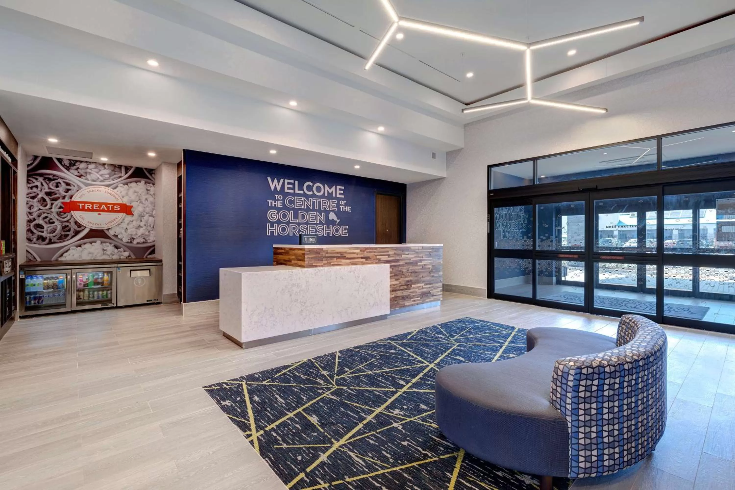 Lobby or reception in Hampton Inn & Suites Burlington, Ontario, Canada