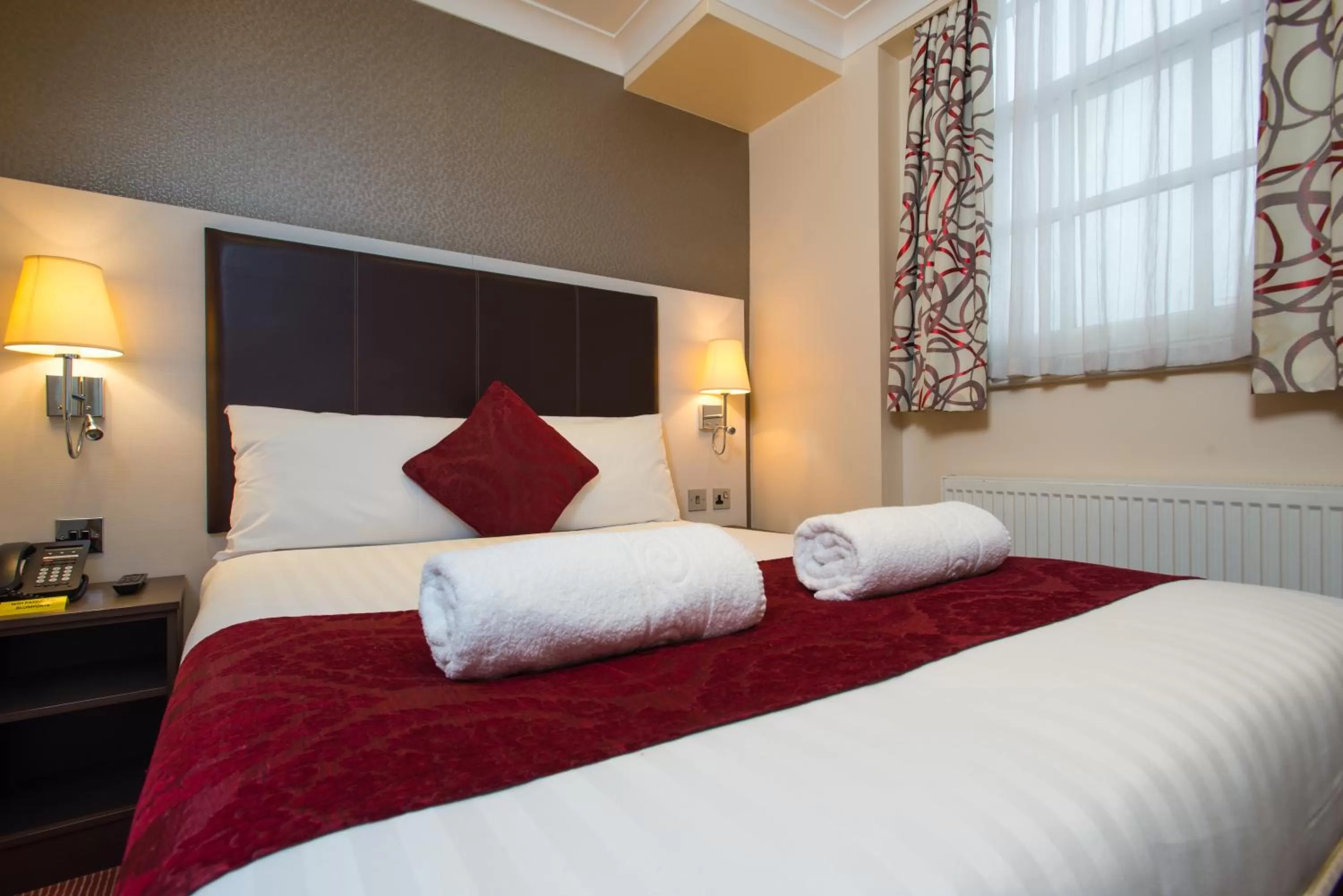 Bed in Best Western Buckingham Palace Rd