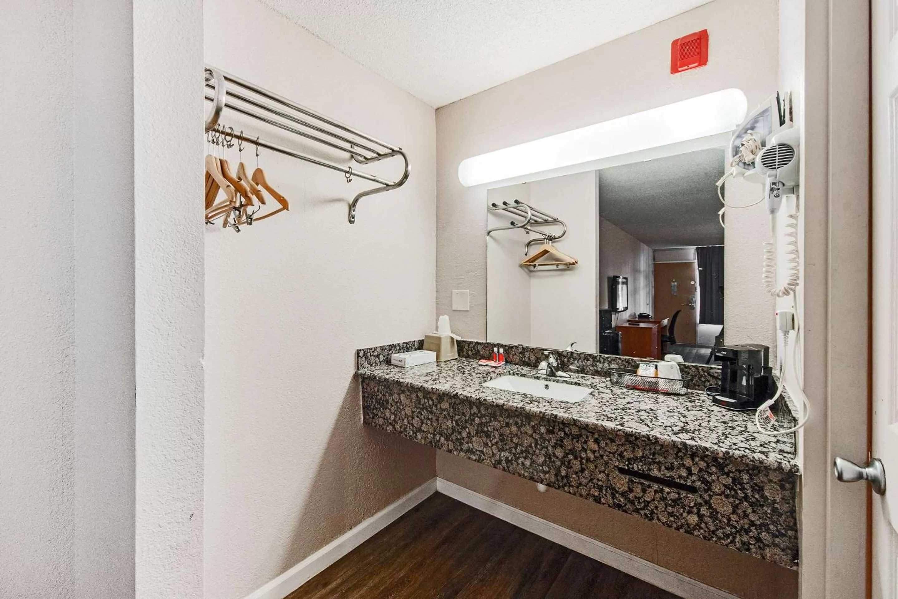 Bedroom in Econo Lodge Inn & Suites Near Bricktown