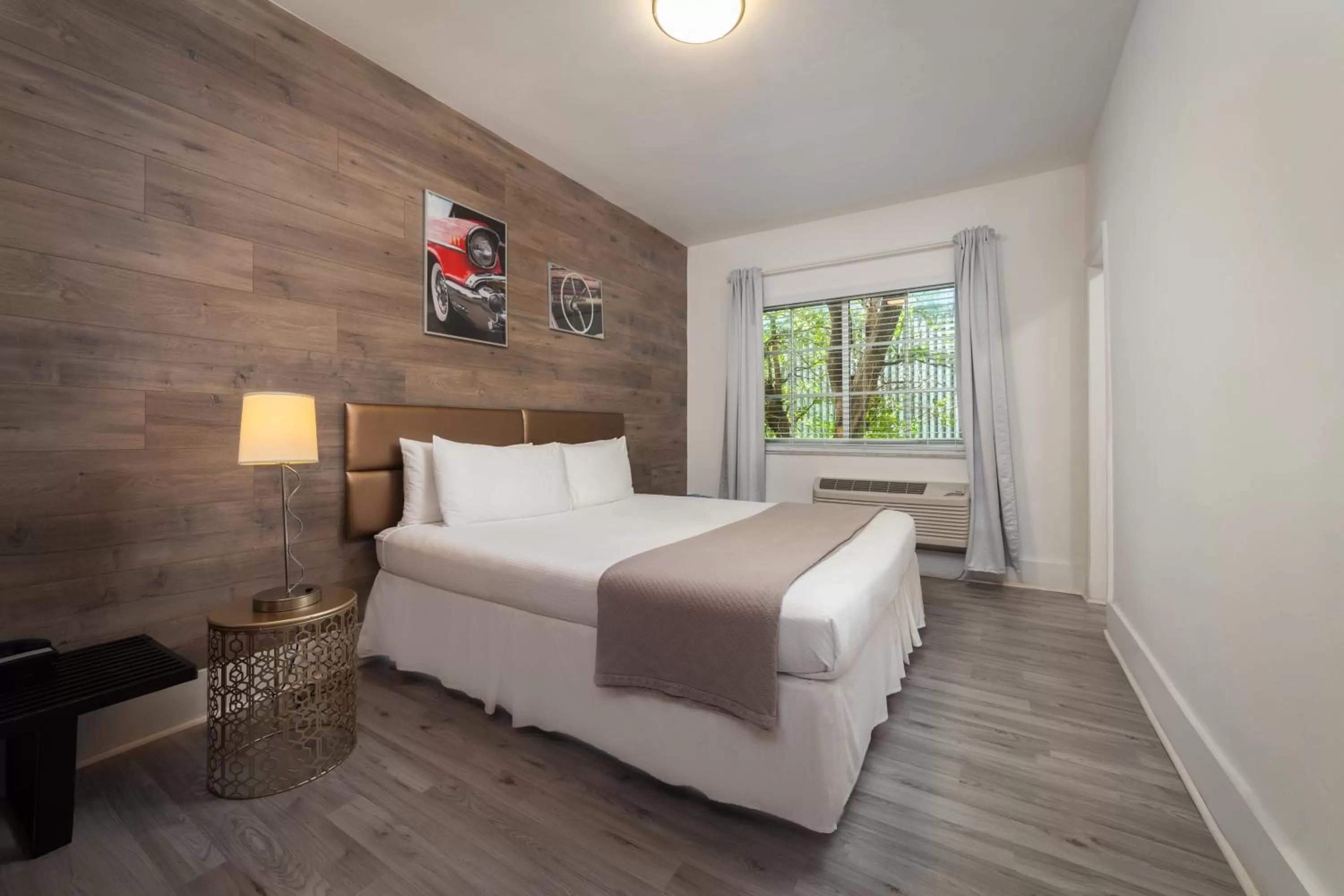 Bedroom, Bed in Century Hotel