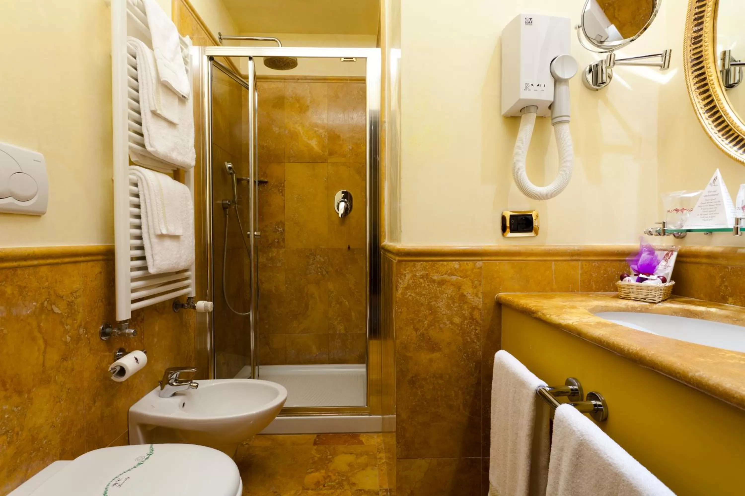 Bathroom in Hotel Al Codega