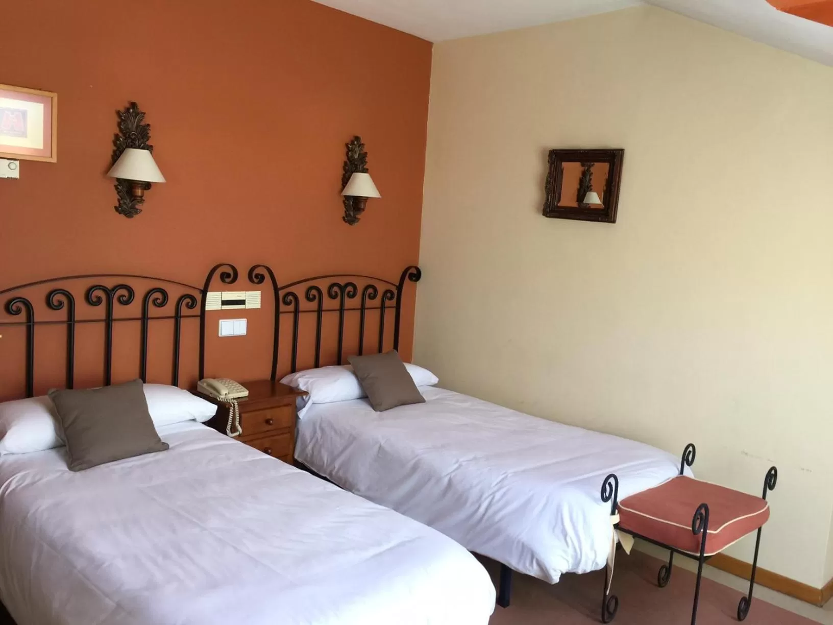 Triple Room in Hotel Arco San Vicente