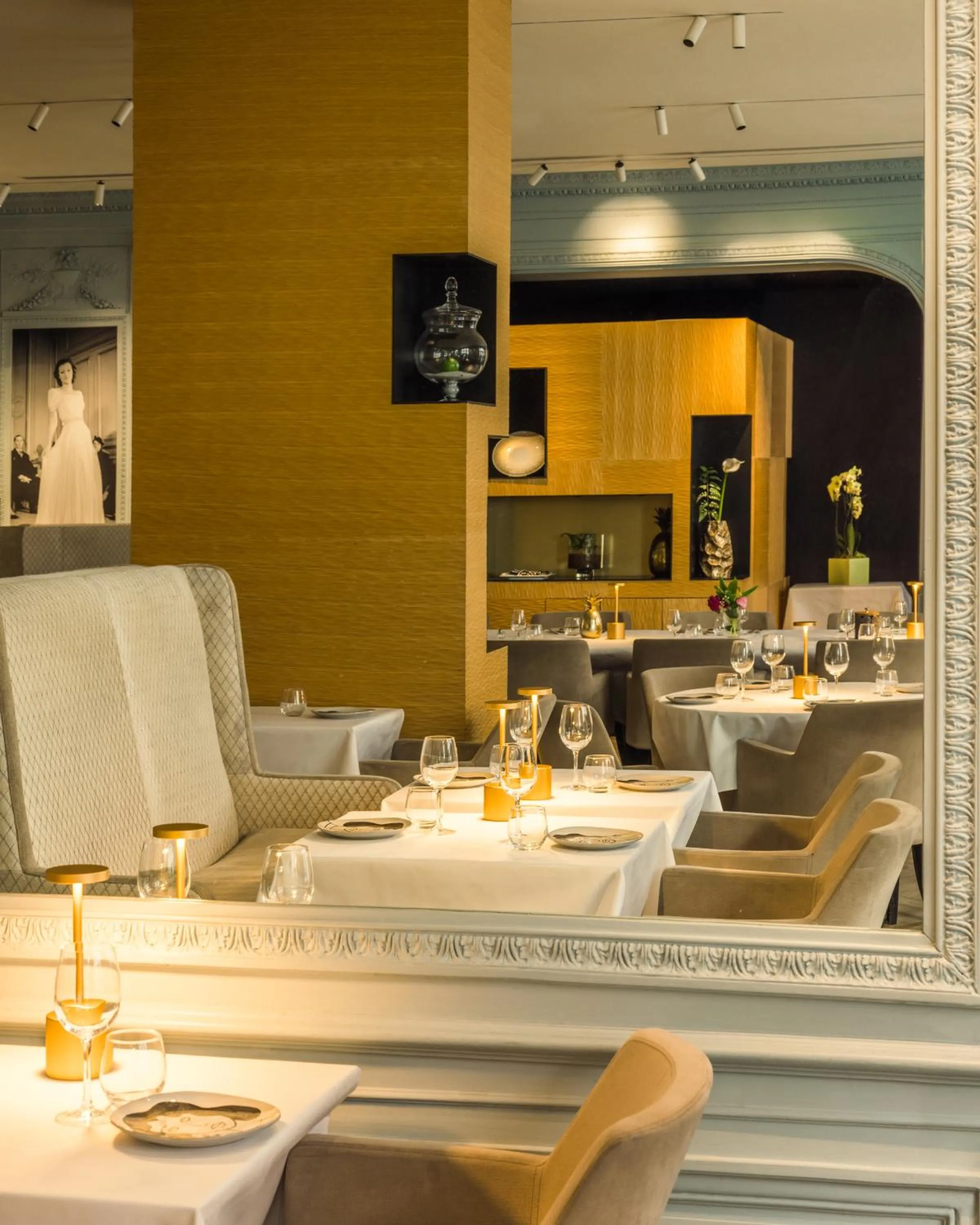 Restaurant/places to eat in Hotel Royal Saint Honore Paris Louvre