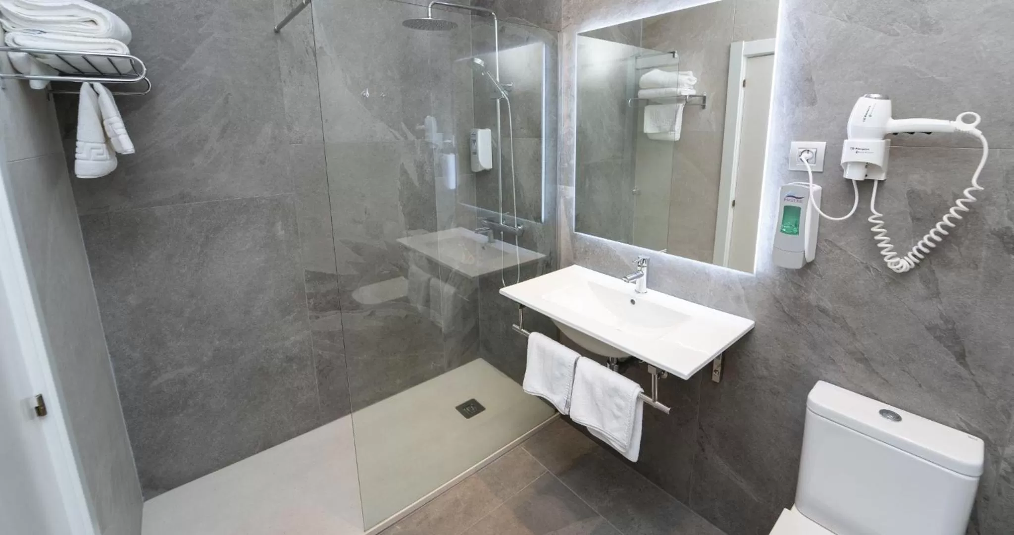 Bathroom in Hotel Seminario Aeropuerto Bilbao