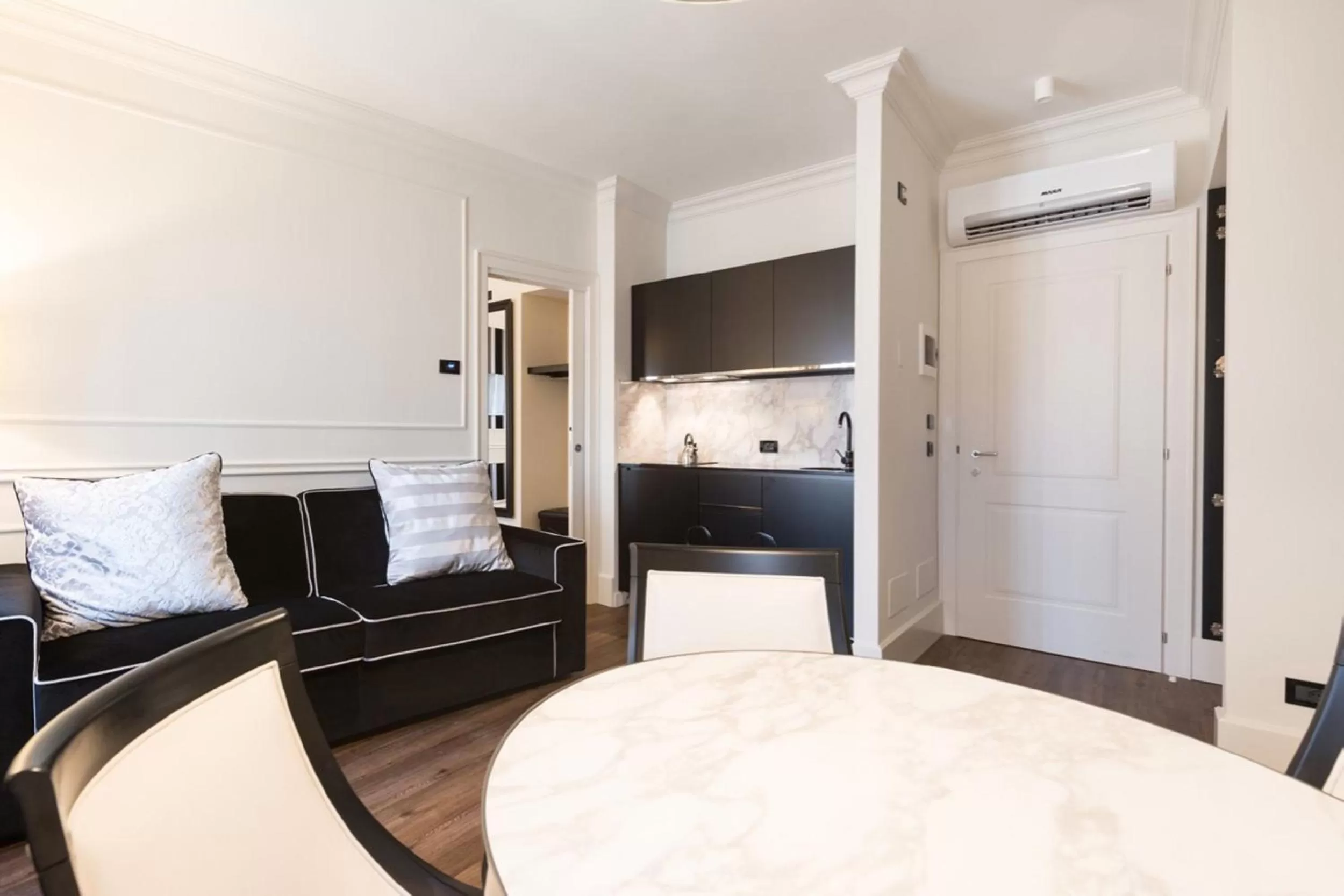 Seating area, Bed in Hotel Milano & SPA***S