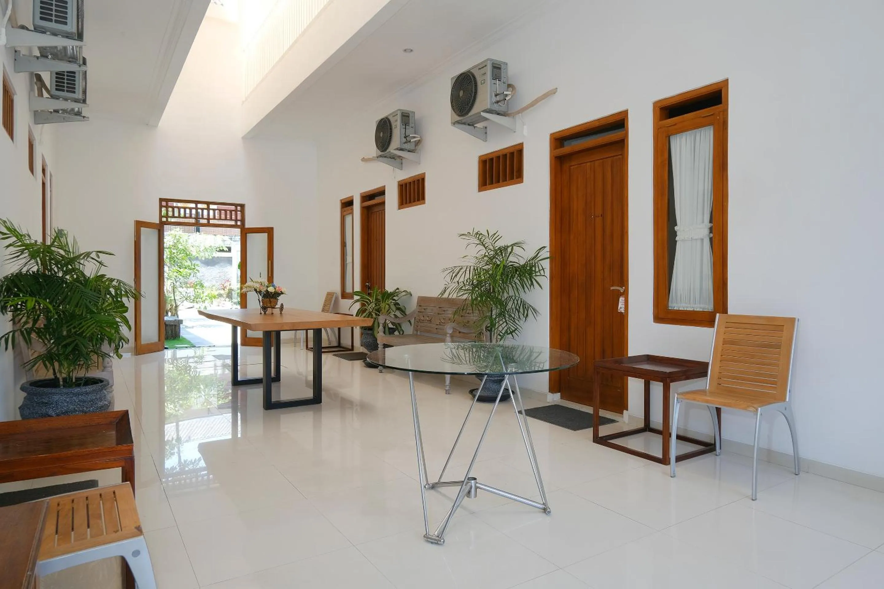 Balcony/Terrace in RedDoorz Syariah near Taman Pelangi Jogja 2