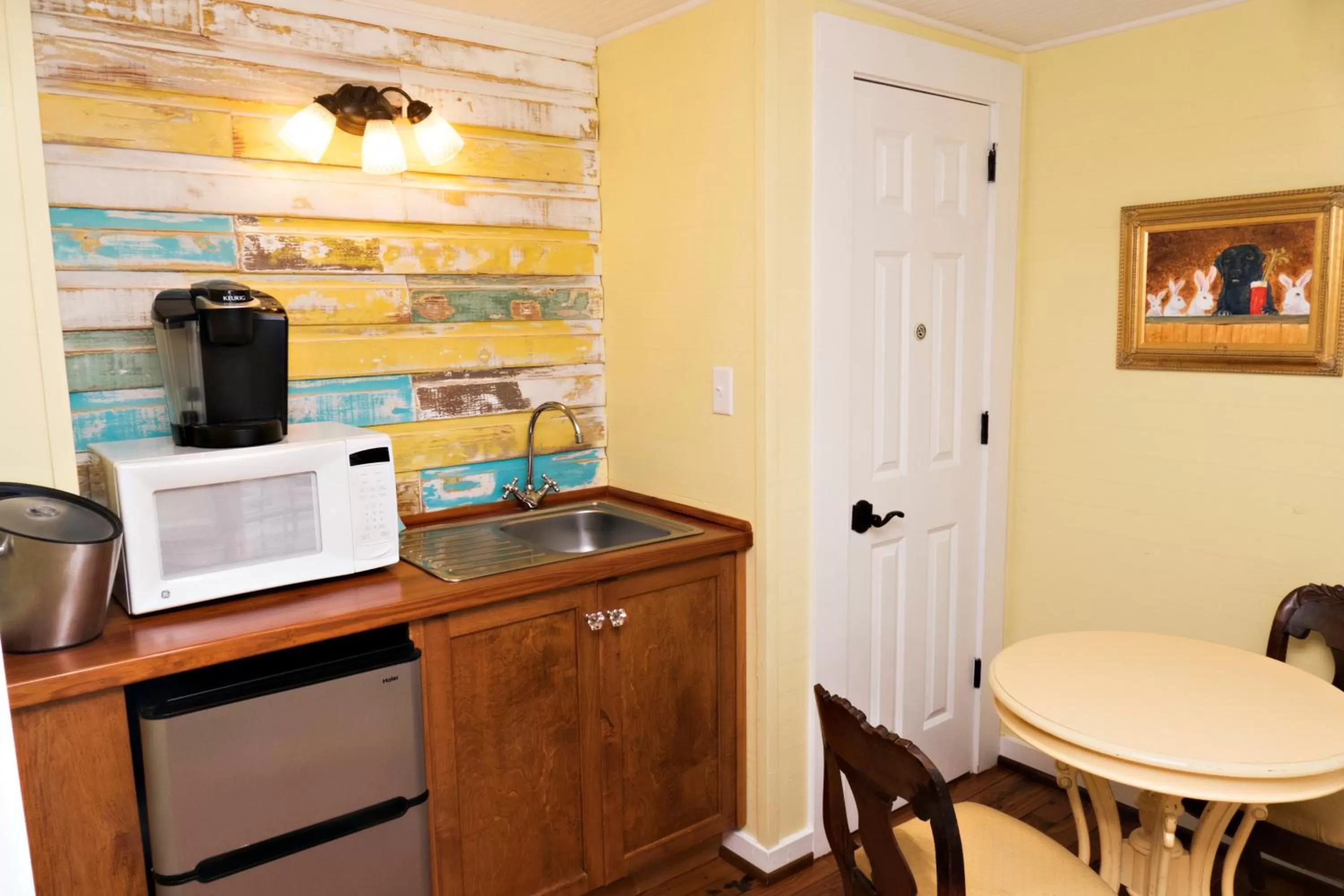 Kitchen or kitchenette in Beachview Inn and Spa