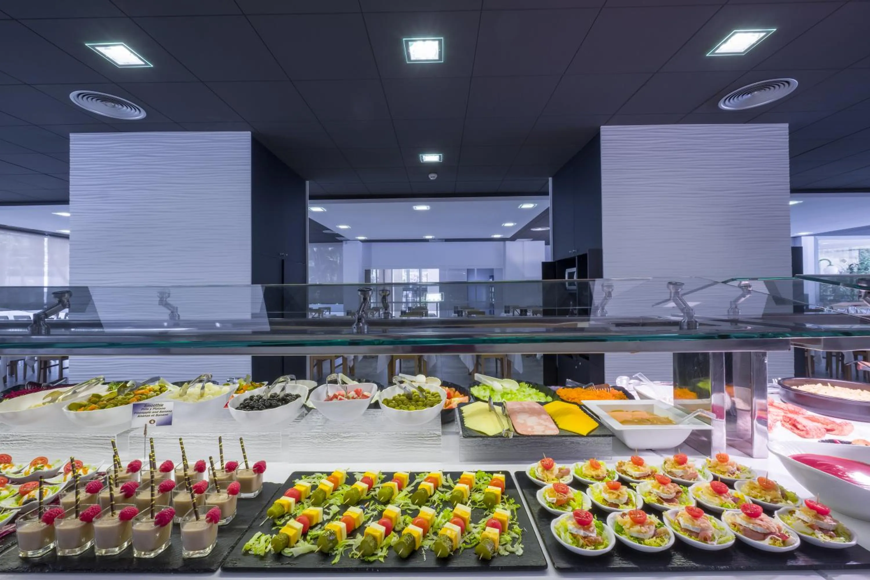 Restaurant/places to eat in Hotel California Palace