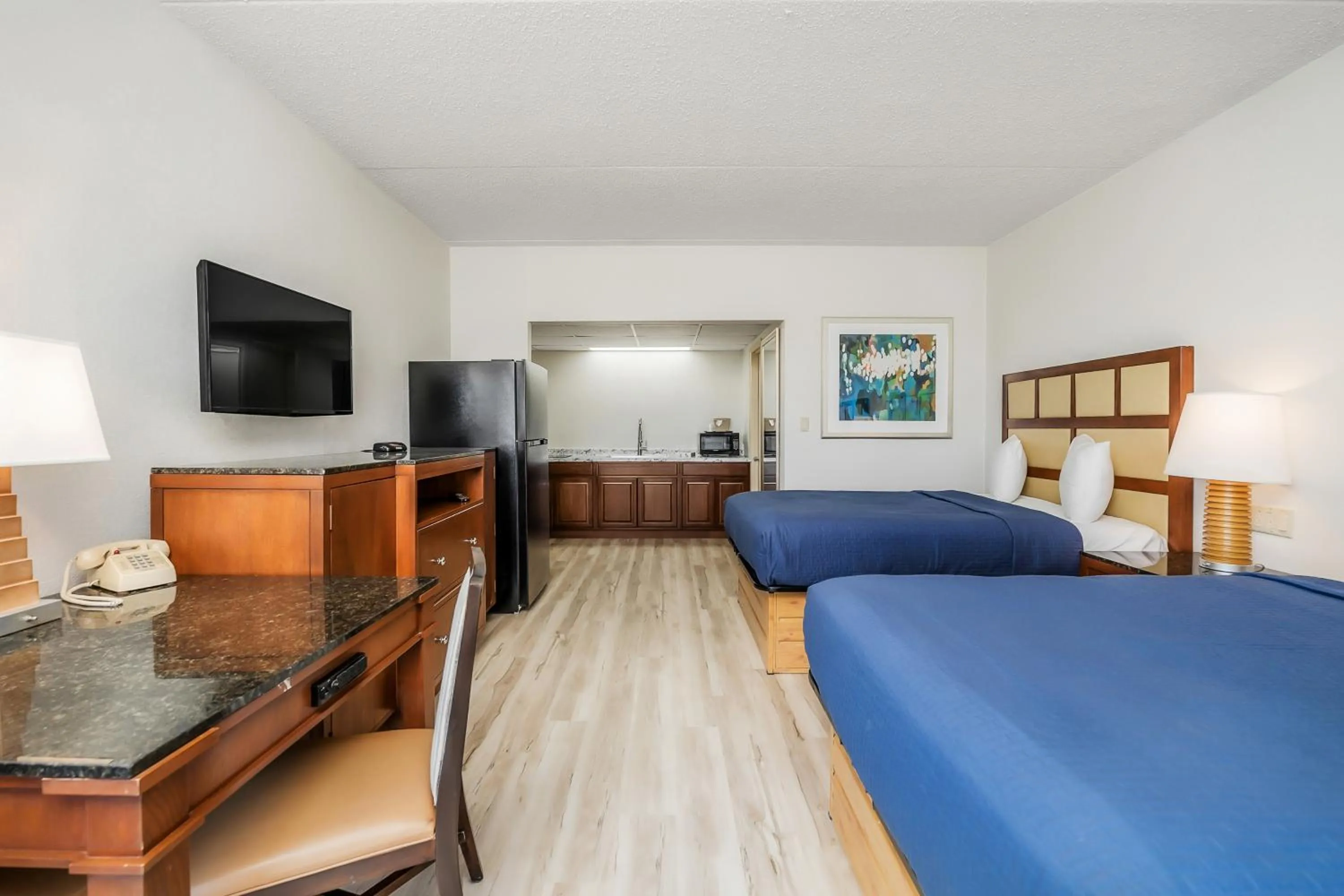 Communal lounge/ TV room, TV/Entertainment Center in Americas Best Value Inn Cookeville