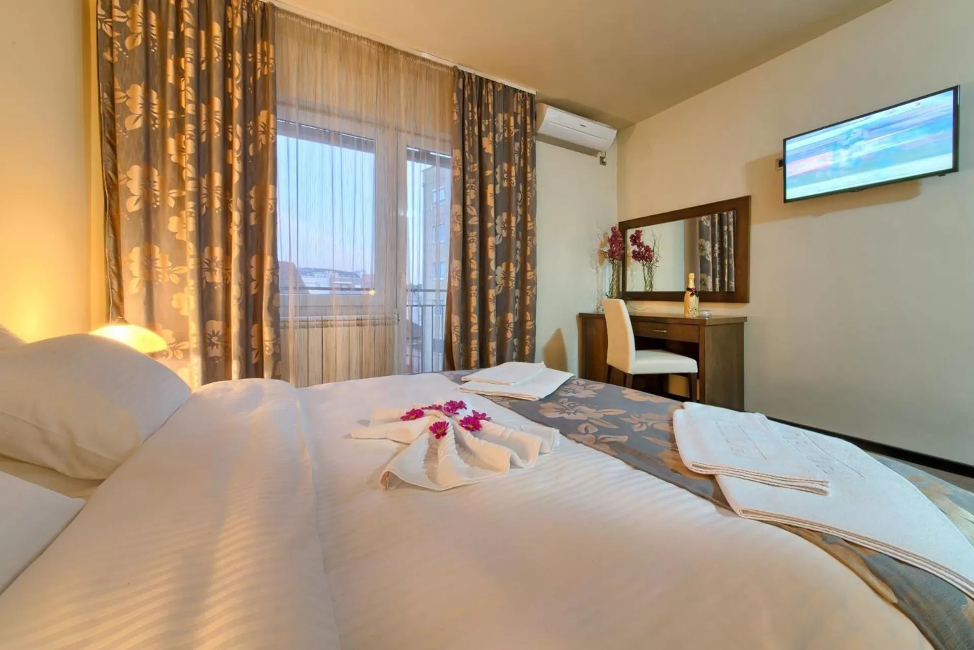 Photo of the whole room, Bed in Garni Hotel Central Lux