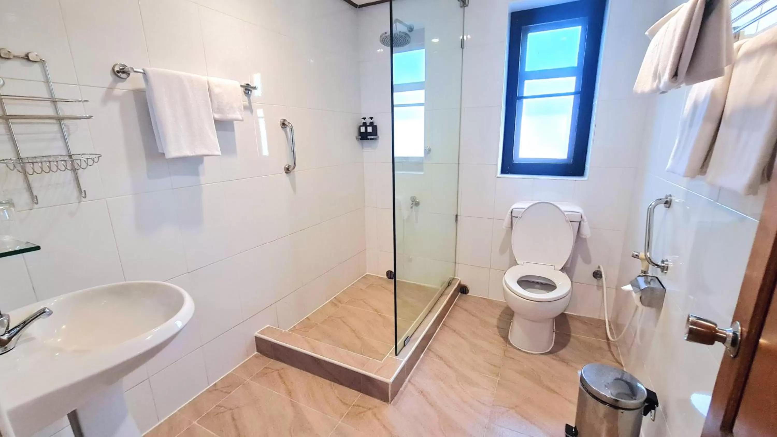 Shower in Winner Inn